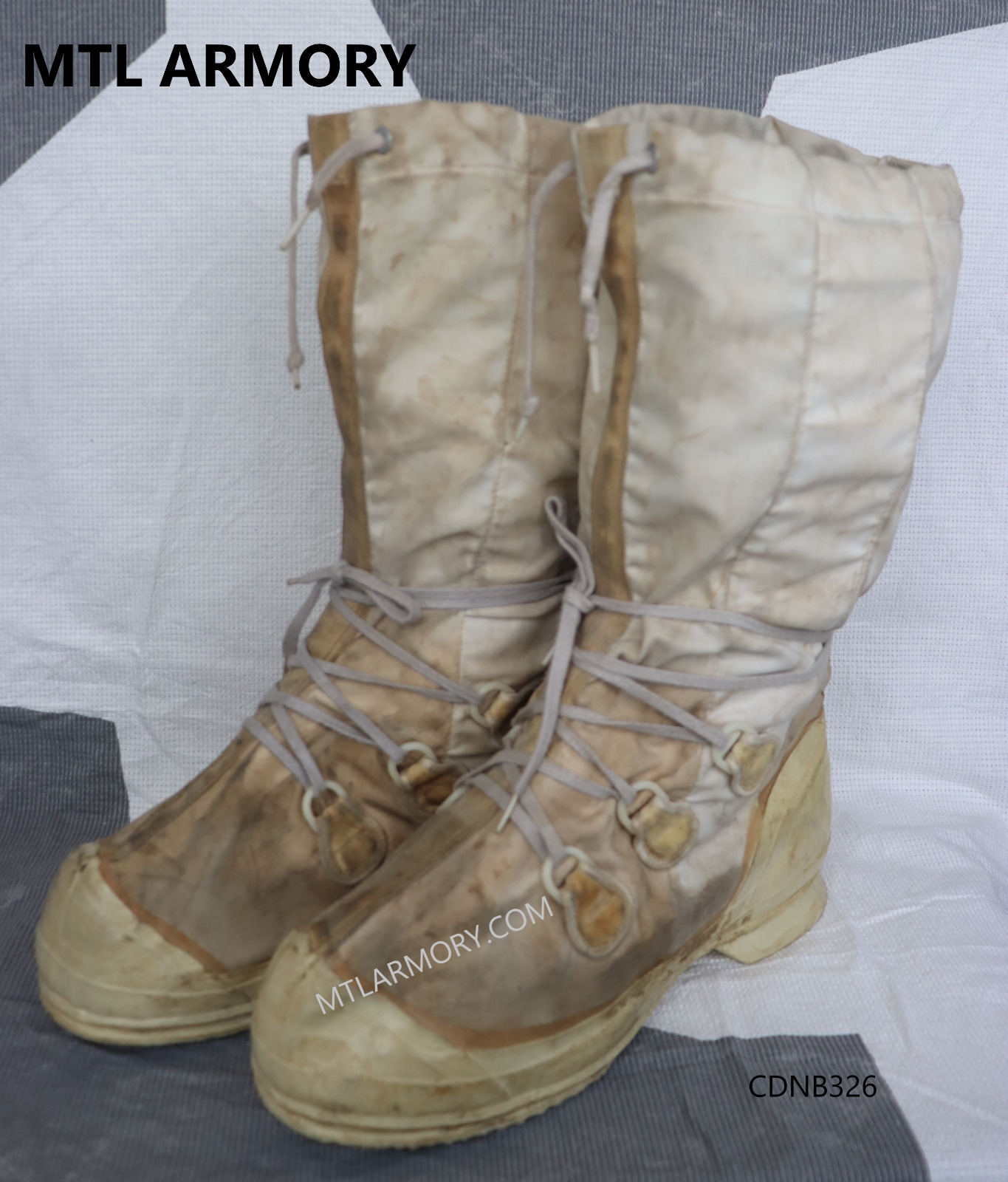 CANADIAN FORCES ISSUED MUKLUKS SIZE 11 M CANADA ARMY  ( MTL ARMORY )