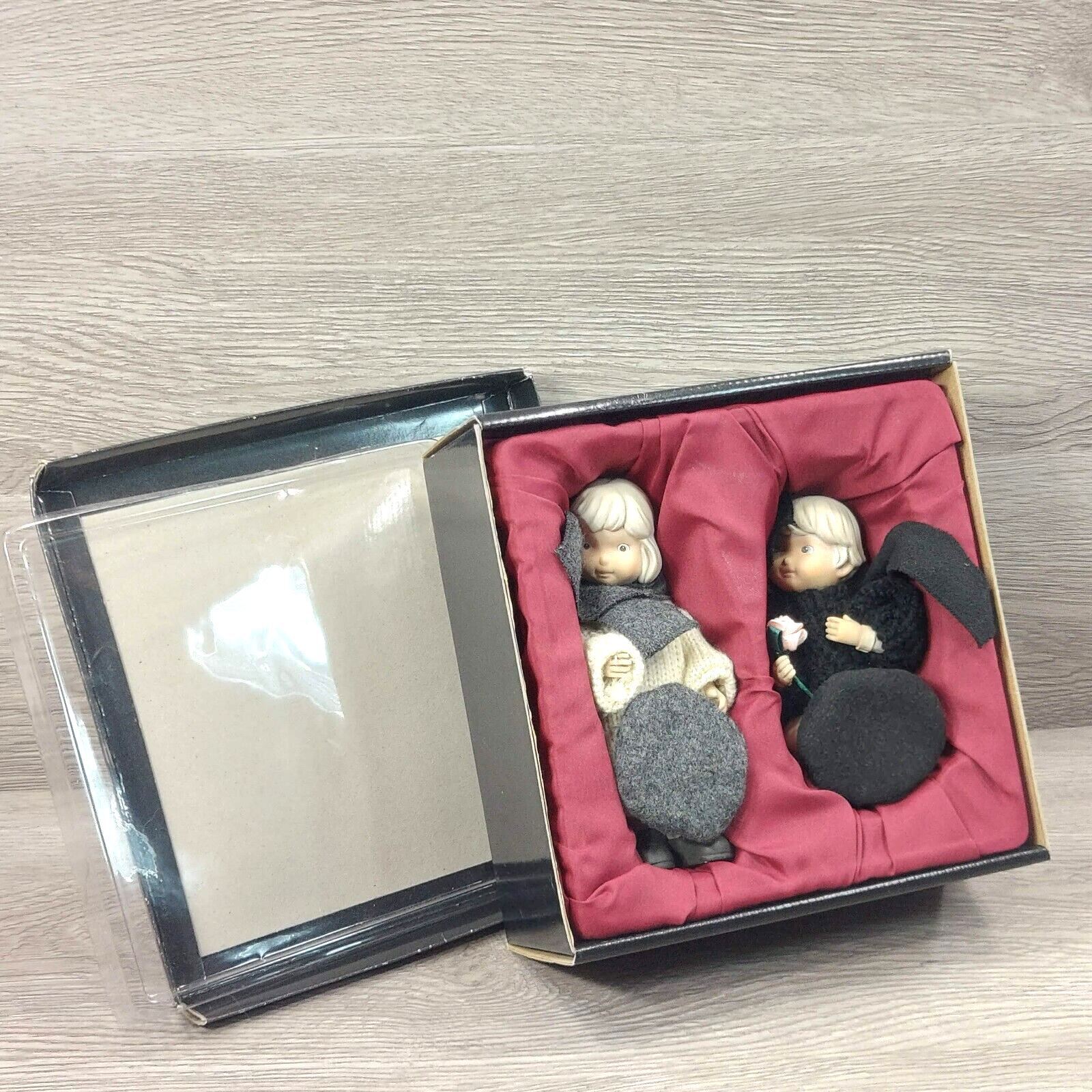 Enesco Kim Anderson Couple Engagement Figurine Pretty as a Picture Original Box