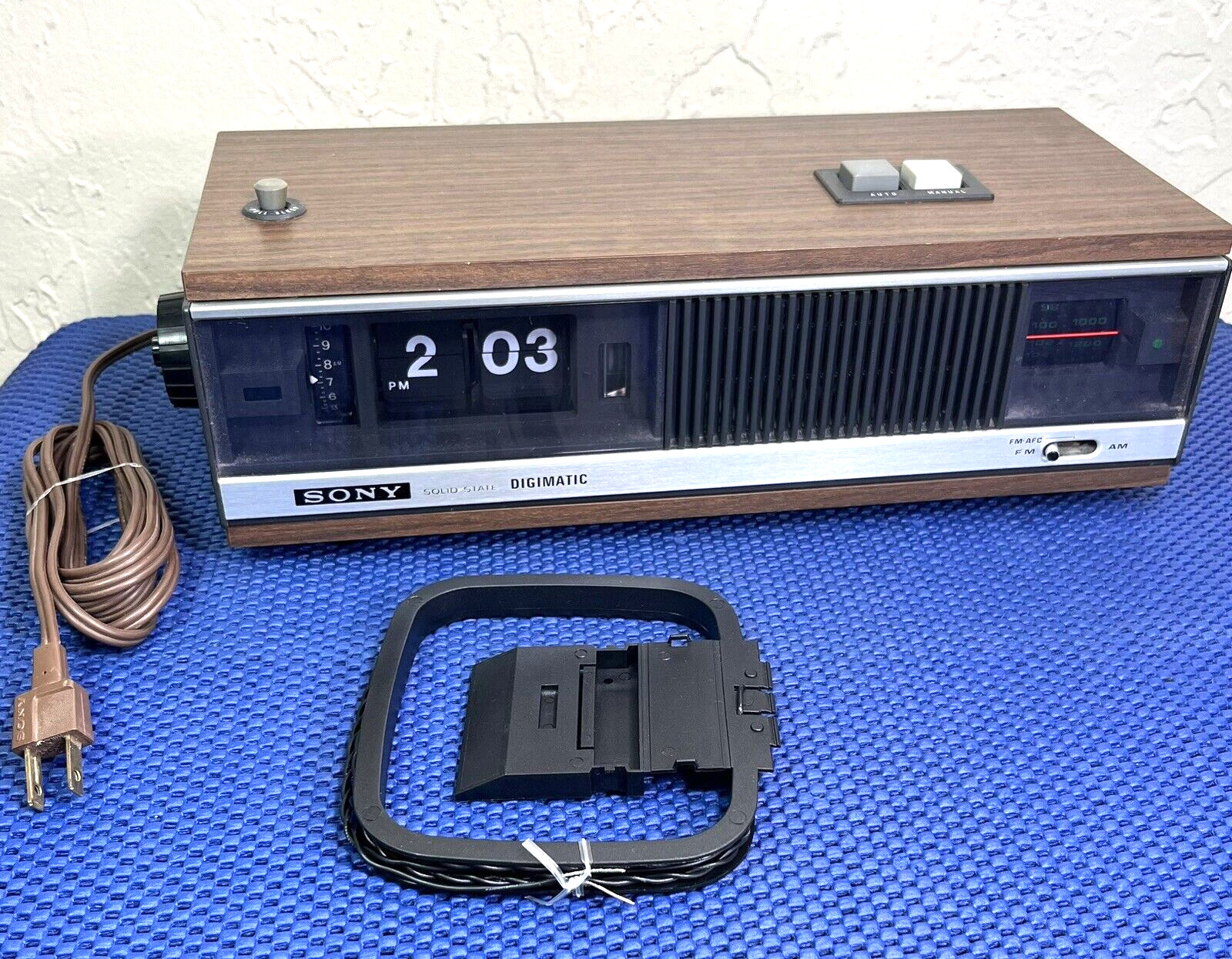 Vintage Sony Digimatic 8FC-79W Solid State Flip Clock Radio TESTED Works great
