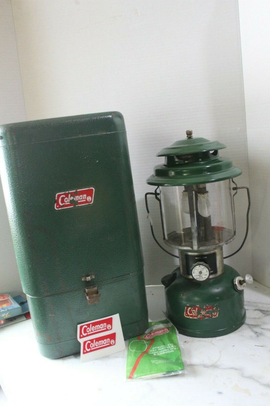 COLEMAN 220K LANTERN WITH STEEL CLAMSHELL CASE APRIL 1980 4 - 80 *PLUS EXTRAS*