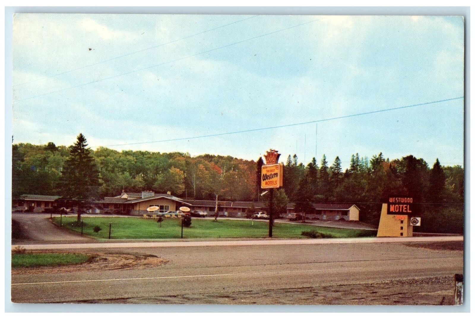 c1950's Westwood Motel Restaurant Dirt Roadside Marquette Michigan MI Postcard
