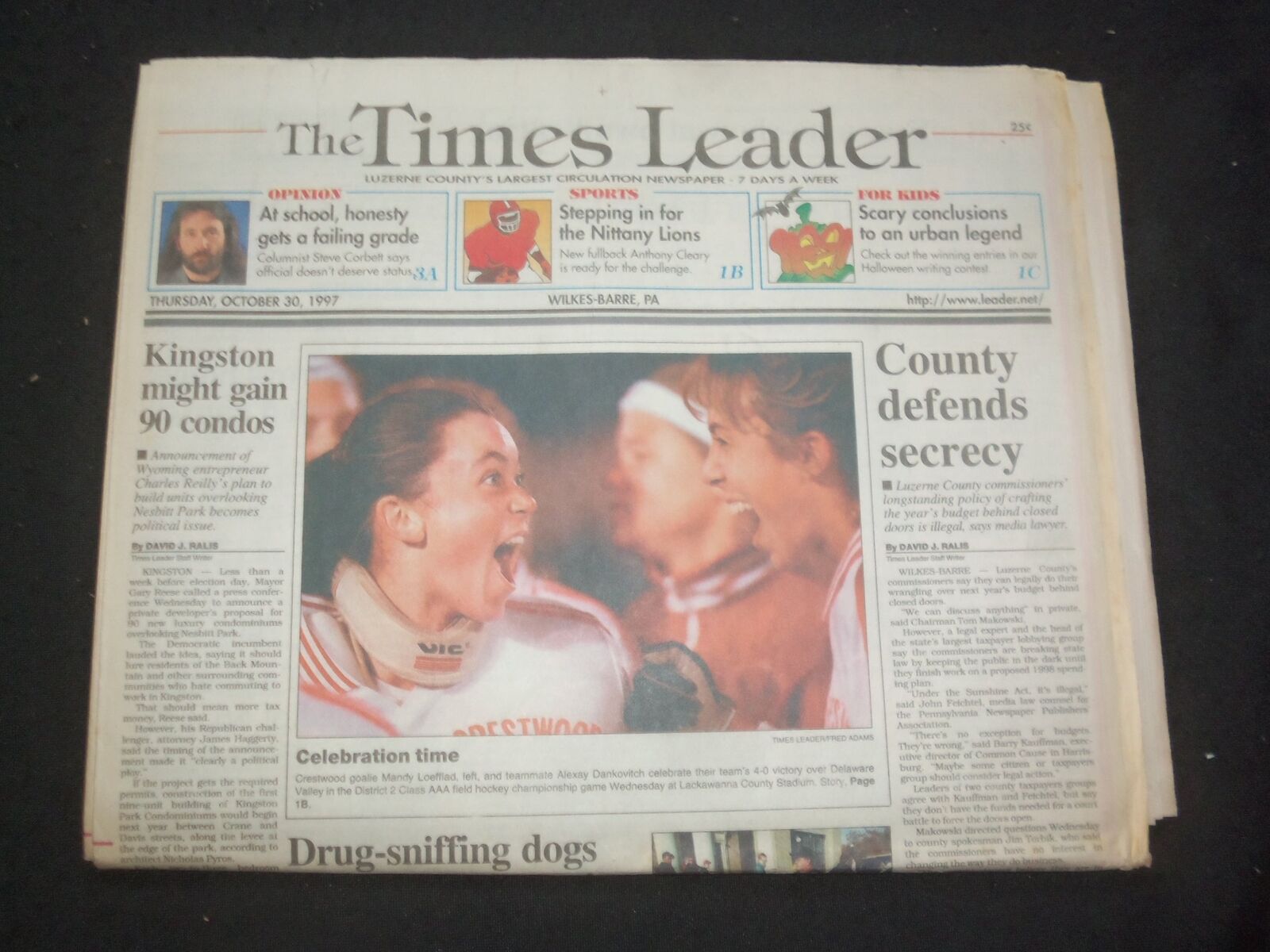 1997 OCT 30 WILKES-BARRE TIMES LEADER - LUZERNE COUNTY DEFENDS SECRECY - NP 7765