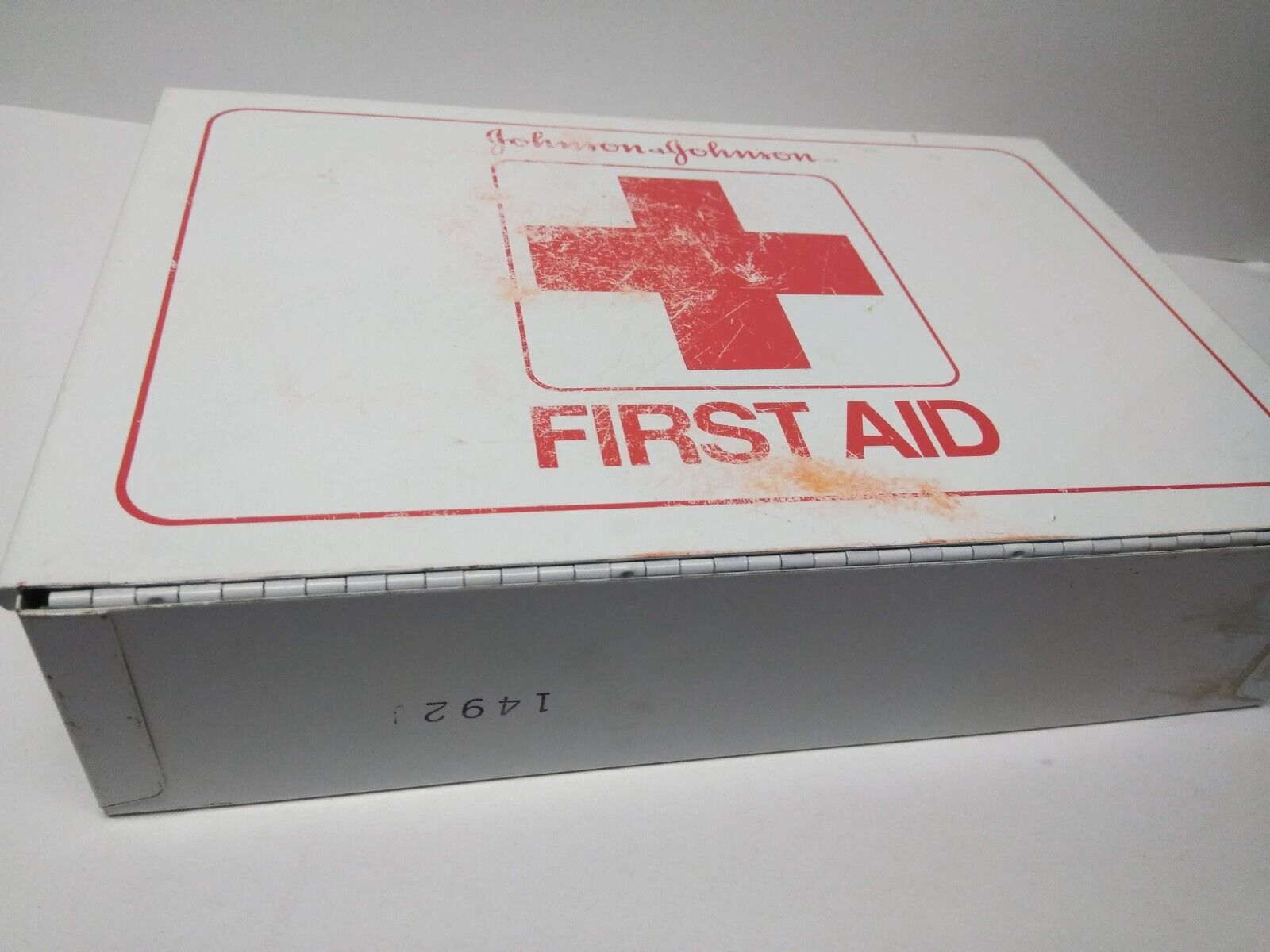 VTG Johnson & Johnson First Aid Kit 8167 White Metal Wall Mount Box w/ Contents