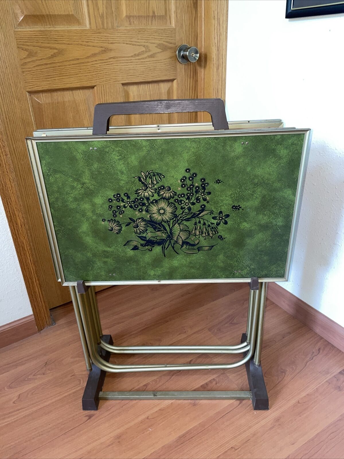 Vintage Lavada TV Trays Set of 4 With Stand Floral Design Avocado Green Nice 24”