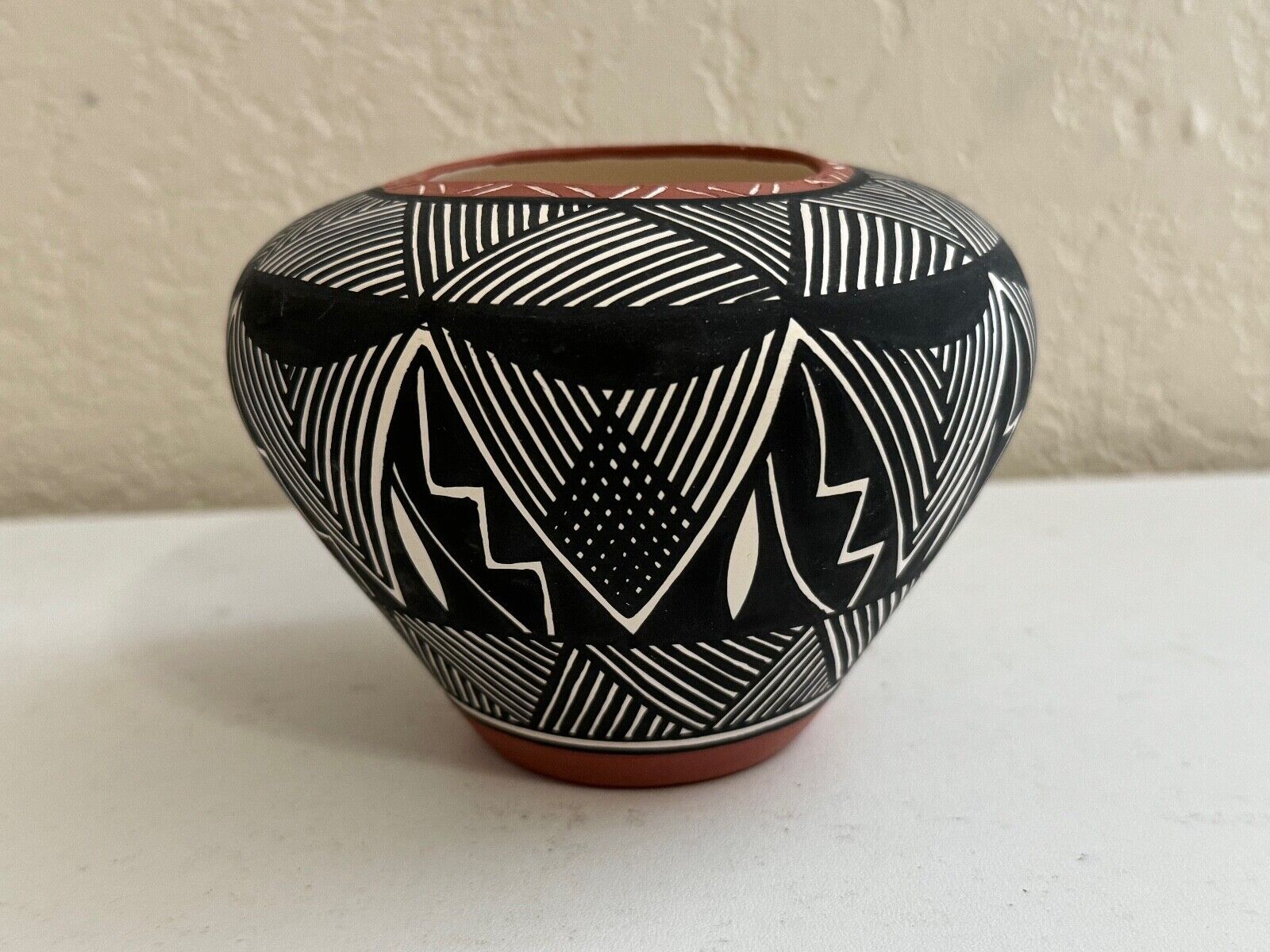 Native American Tina Garcia Acoma Pottery New Mexico Pot / Vase Geometric Design
