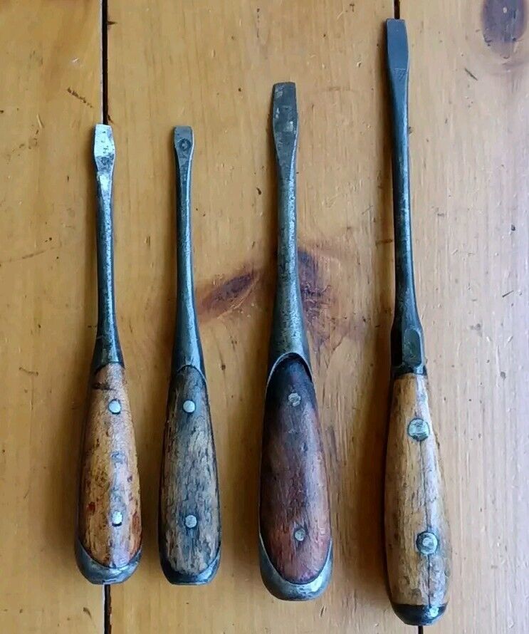 4 Vintage Antique Perfect Handle Style Screw Drivers