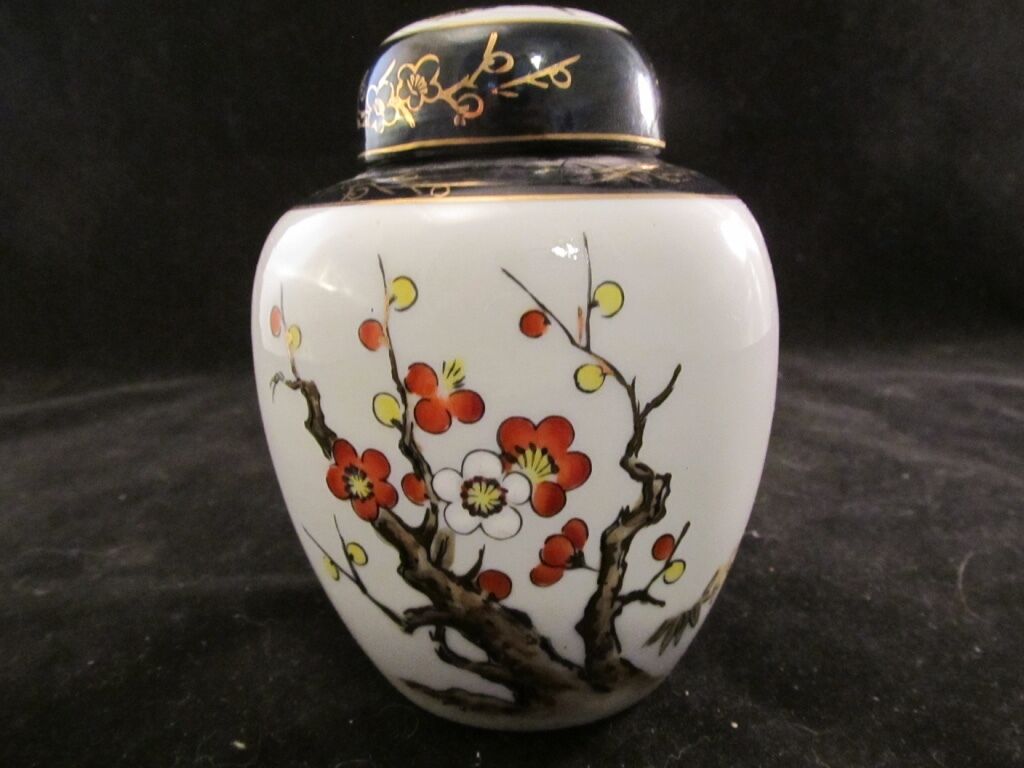1920’s Kutani Urn Or Ginger Jar By Imperial Ware Beautiful Antique