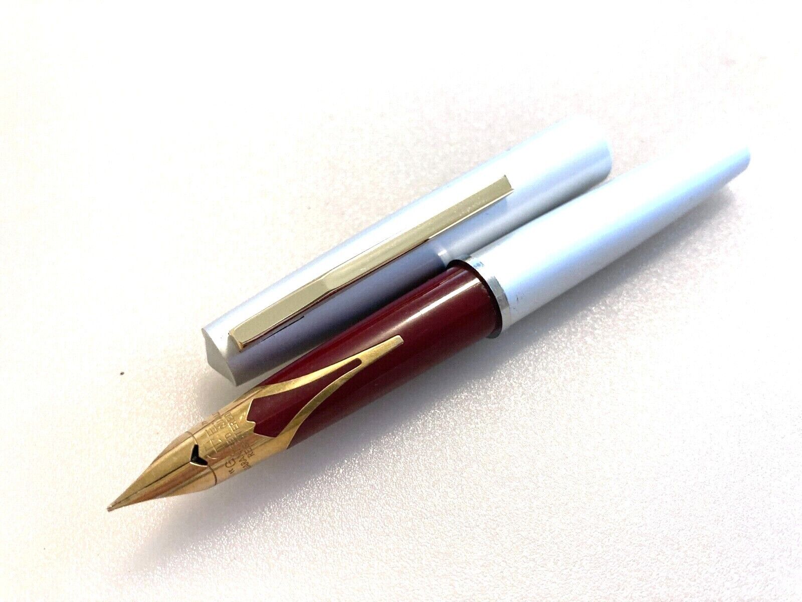 Japanese  GE vintage short  fountain pen deep red axis with  ink sac