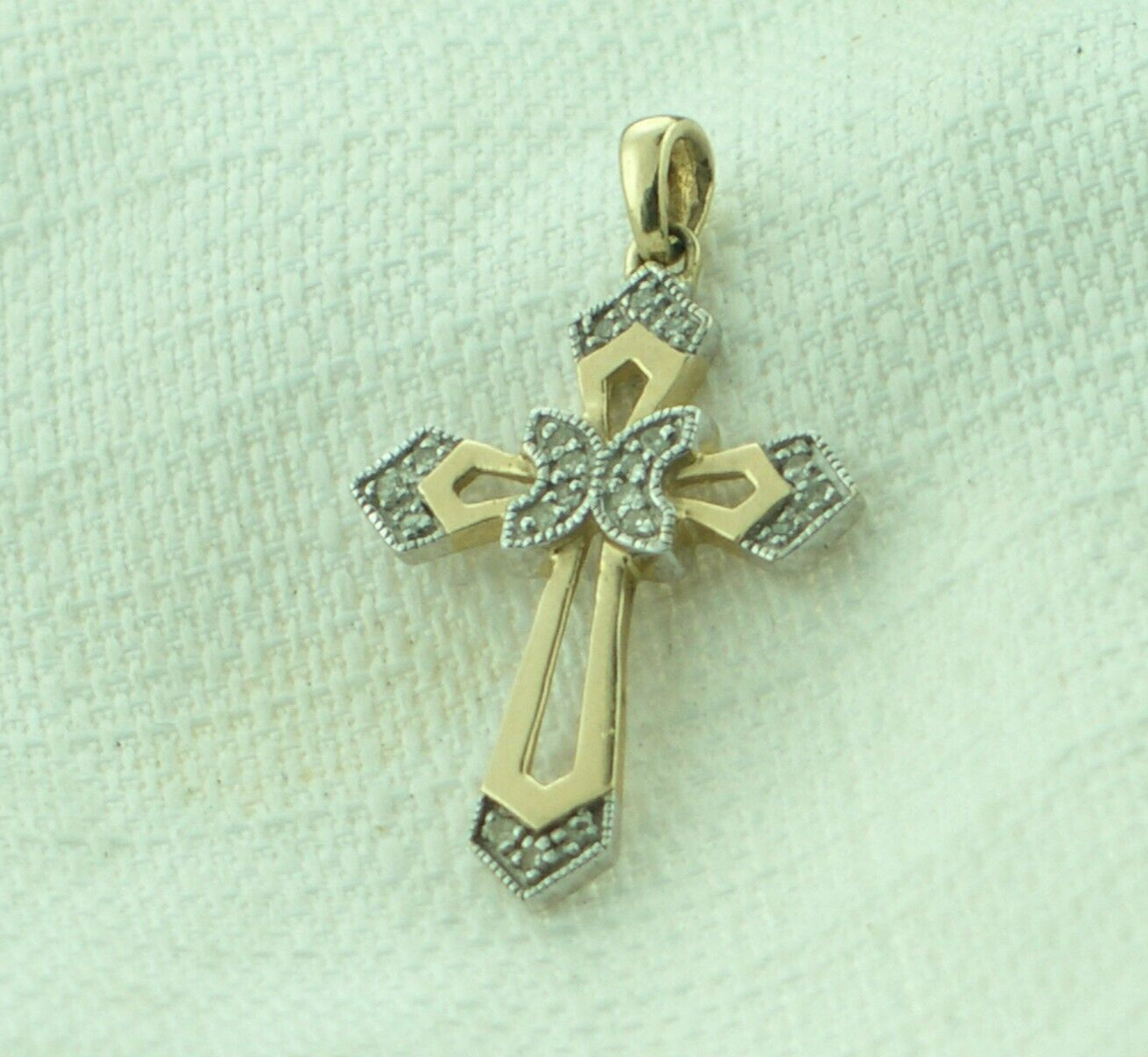 Estate 10K Yellow Gold Vintage 1/4 Carat Diamond Religious Cross Pendant
