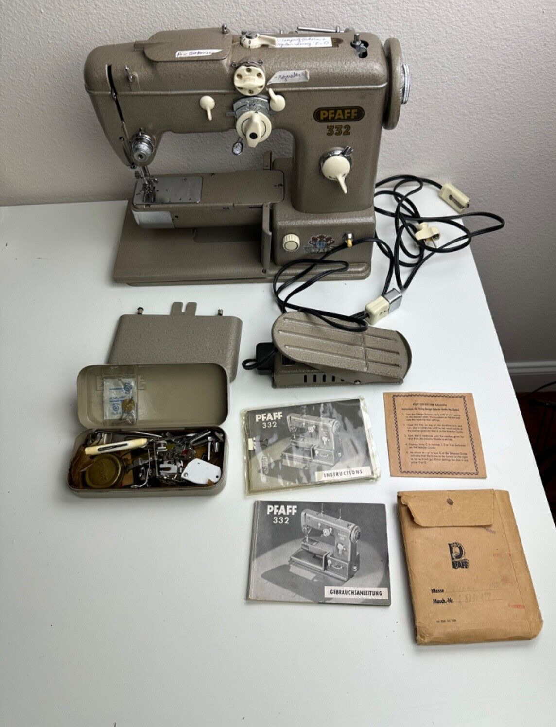 Pfaff 332 Automatic Dial-A-Stitch Sewing Machine  Case Accessories Manual Rare