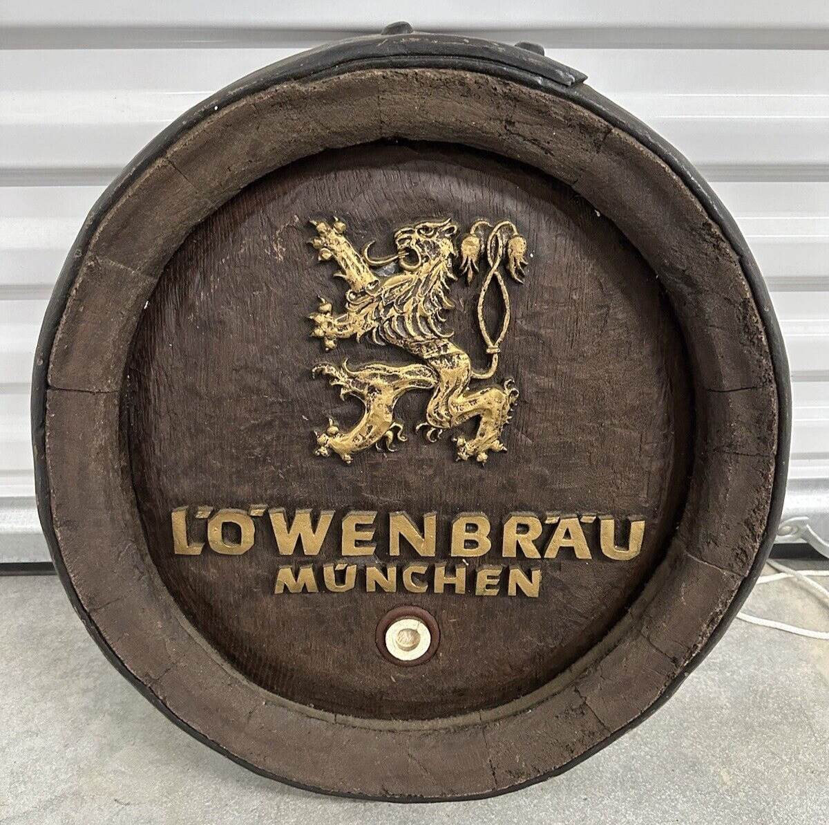 Vintage Lowenbrau Munchen Round Beer Barrel Keg Bar Sign Faux Wood 19 Wall Art
