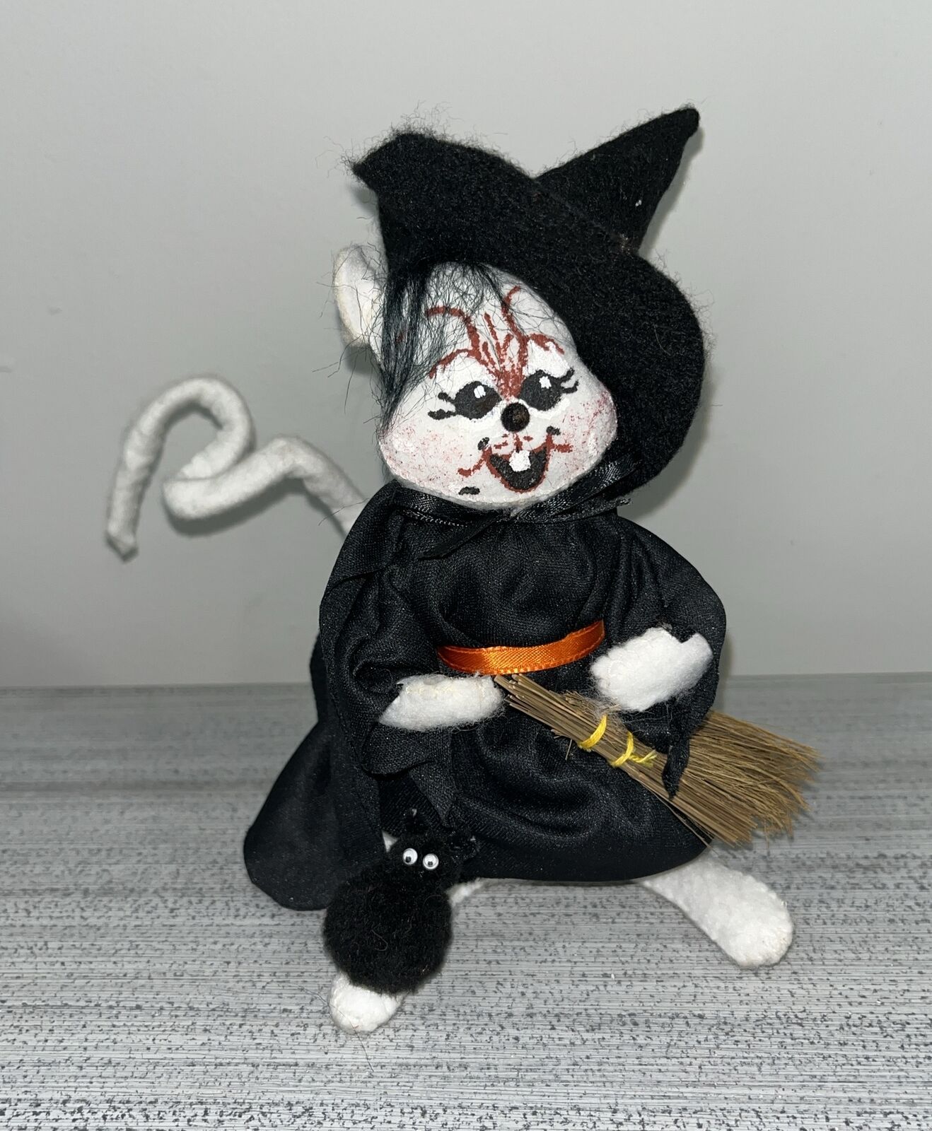 Vintage Felt Doll White Mouse HALLOWEEN Witch & Black Cat Broom 6” Annalee ?