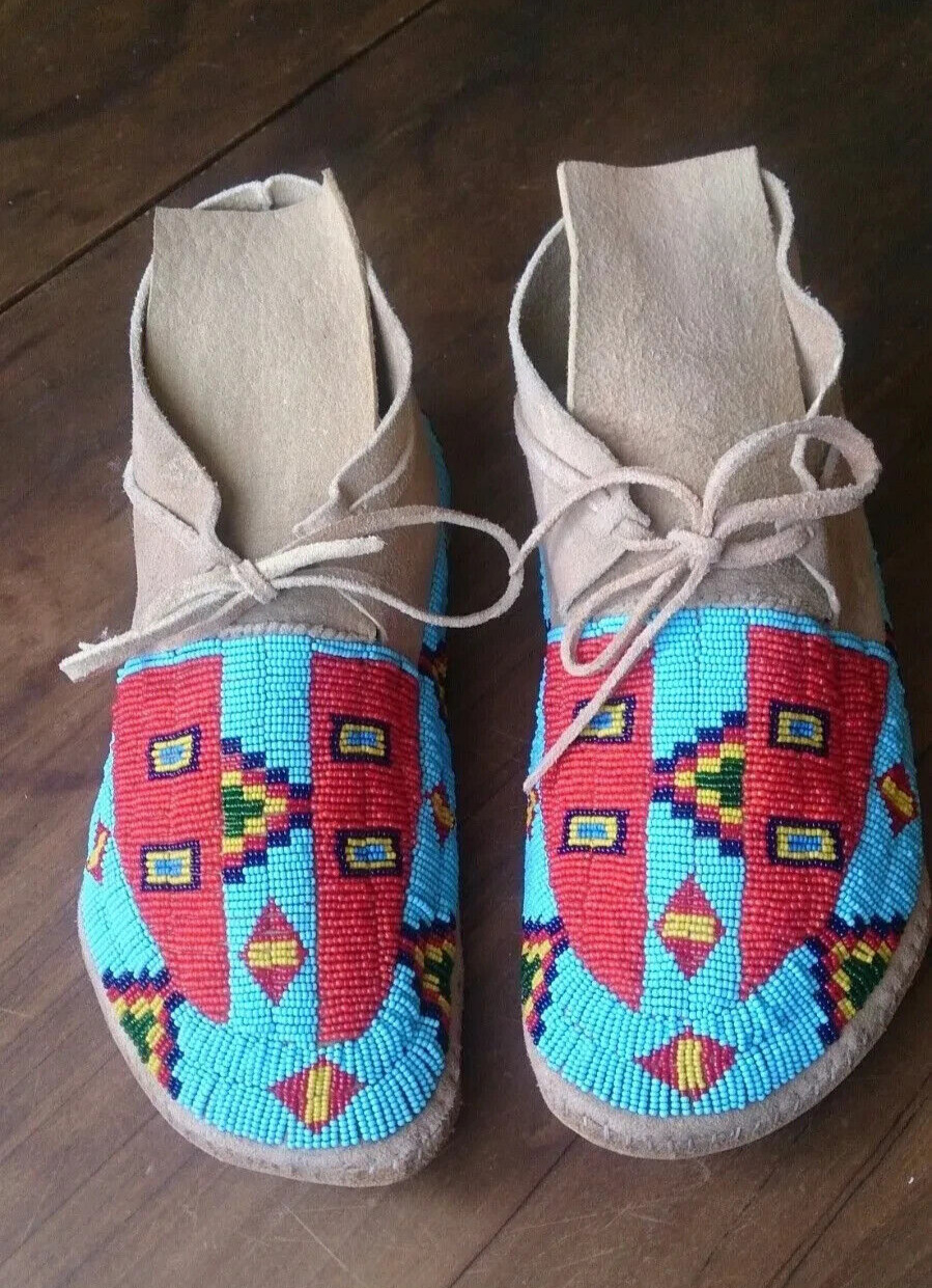 Old American Sioux Style Suede Leather Handmade Beaded Moccasins MCN112