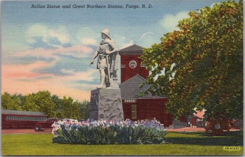 FARGO, North Dakota Linen Postcard GREAT NORTHERN RAILROAD DEPOT / Rollon Statue