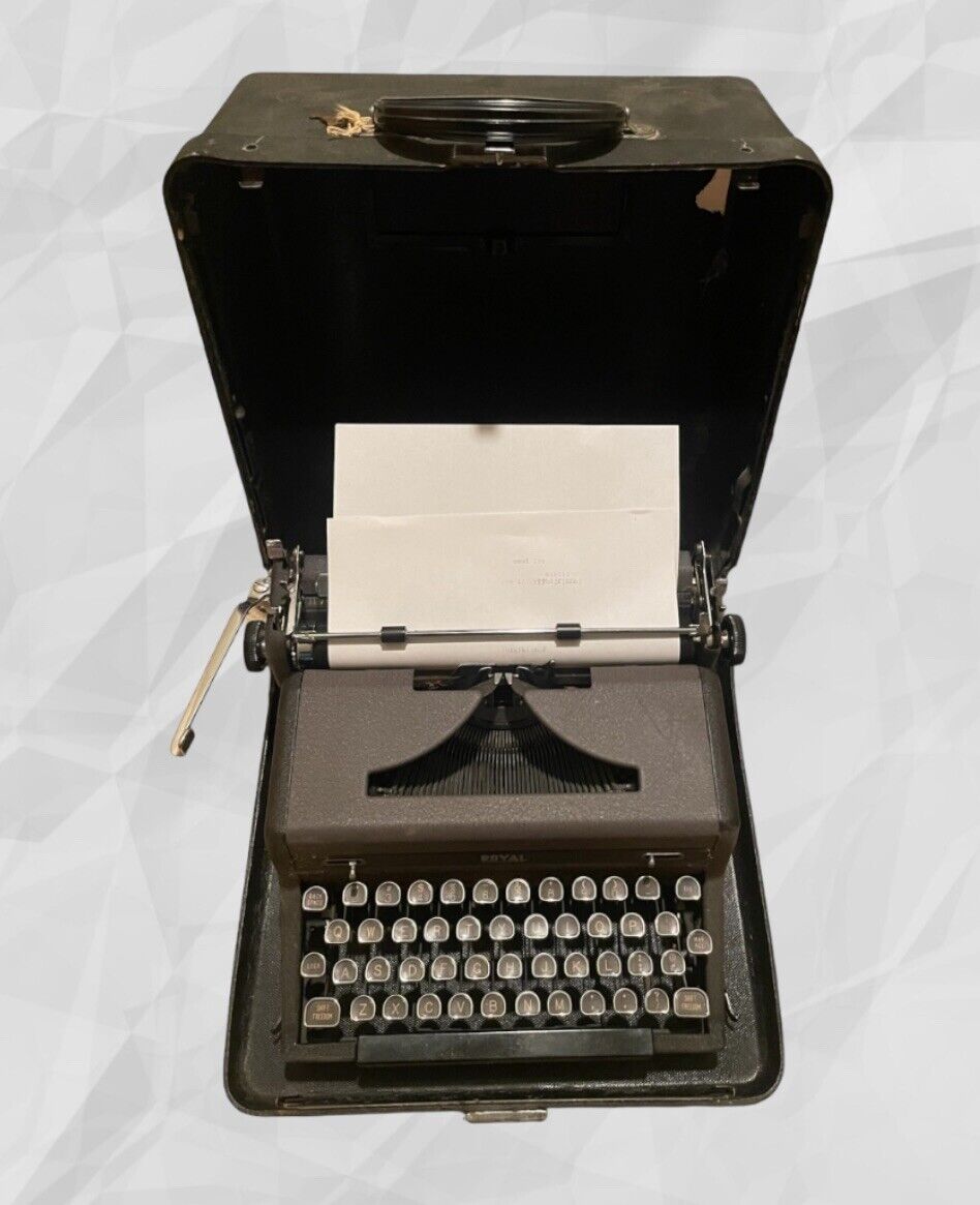 Vintage  Royal Quiet Deluxe De Luxe Portable Typewriter & Case Watch Video