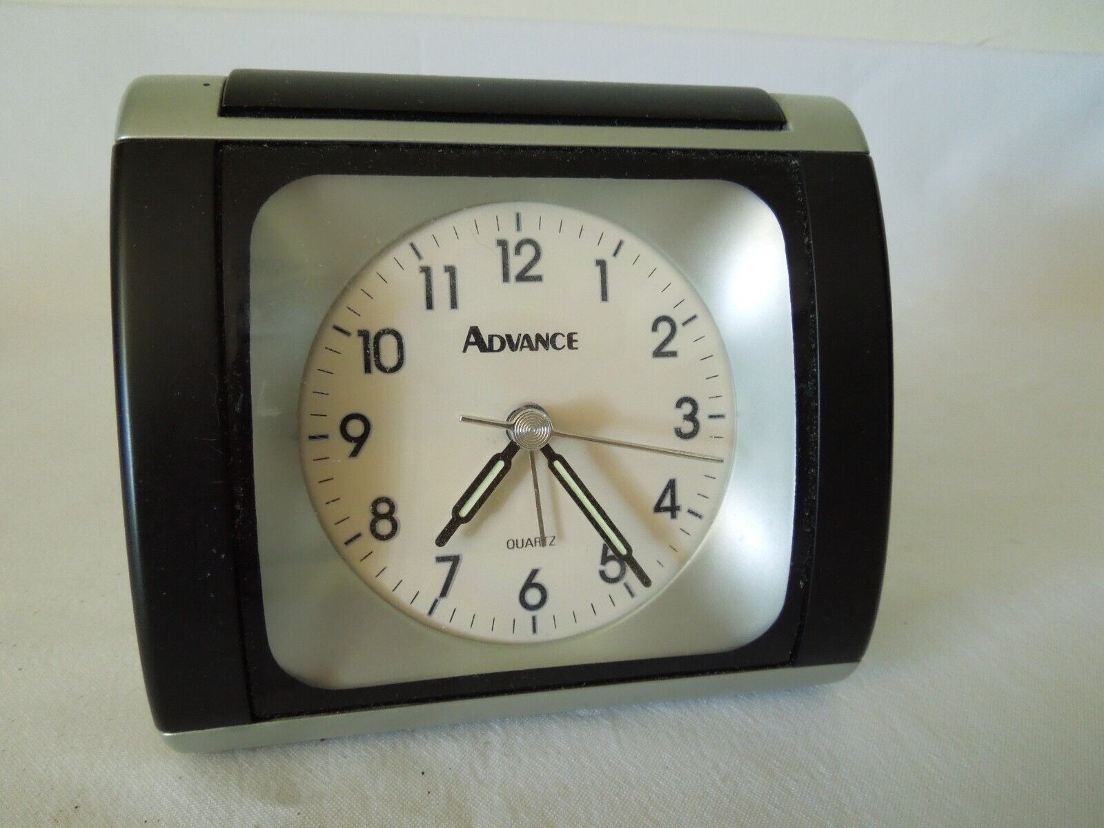 Advance Quartz Alarm Clock with Snooze, Backlight and Progressive Beeping Alarm