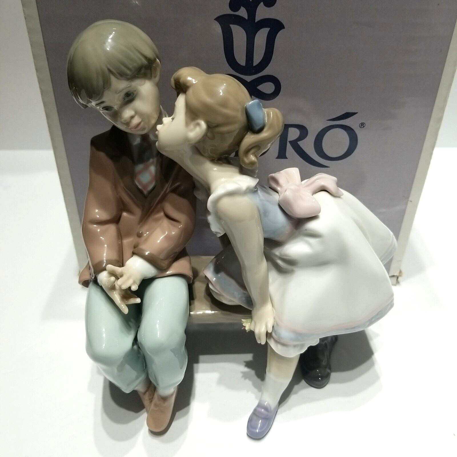 Lladro Young Love Figurine Ten And Growing Cute 07635 MINT Nice Gift Sweet NIB