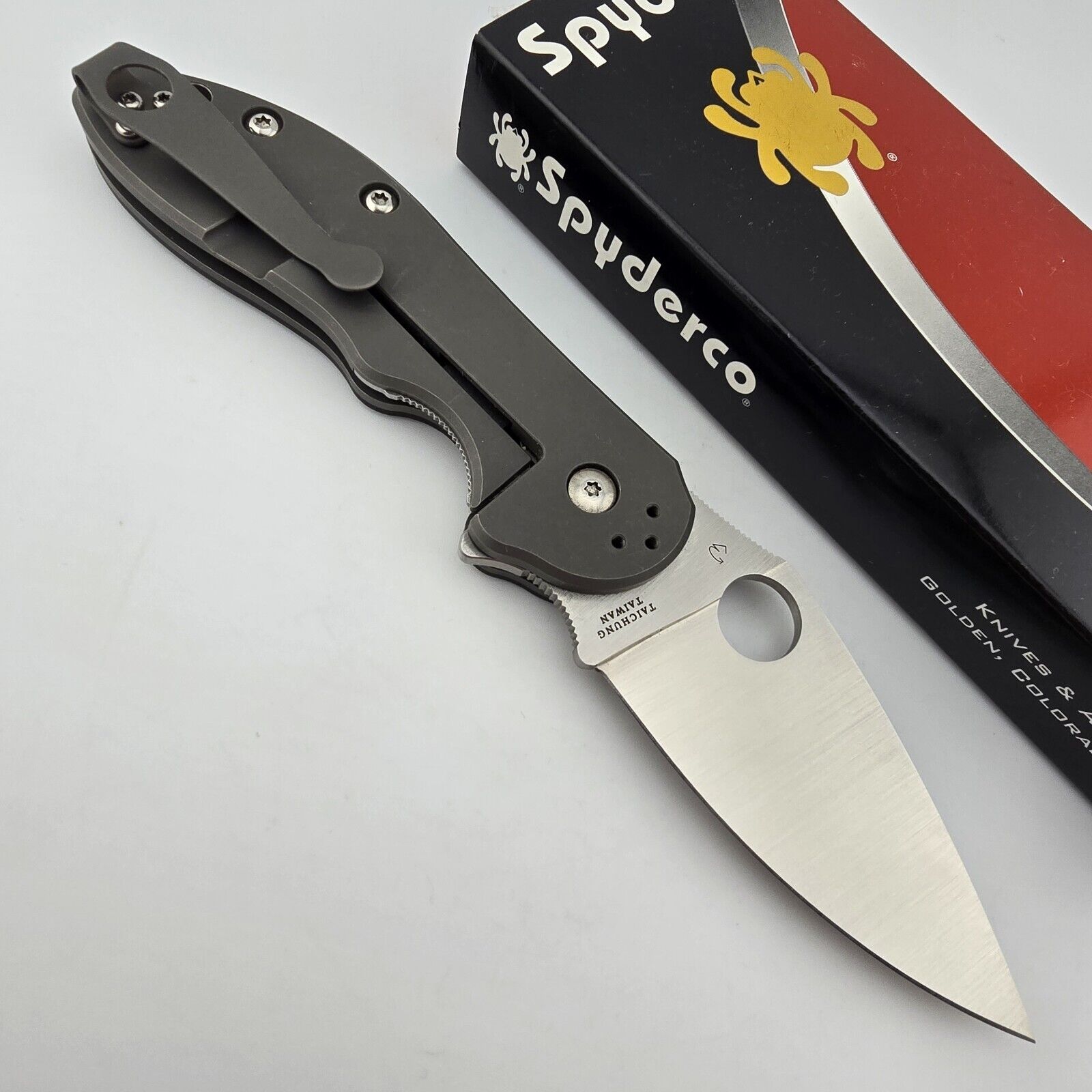 Spyderco Domino Folding Knife Red Carbon Fiber &Titanium Handles XHP C172CFRDTIP