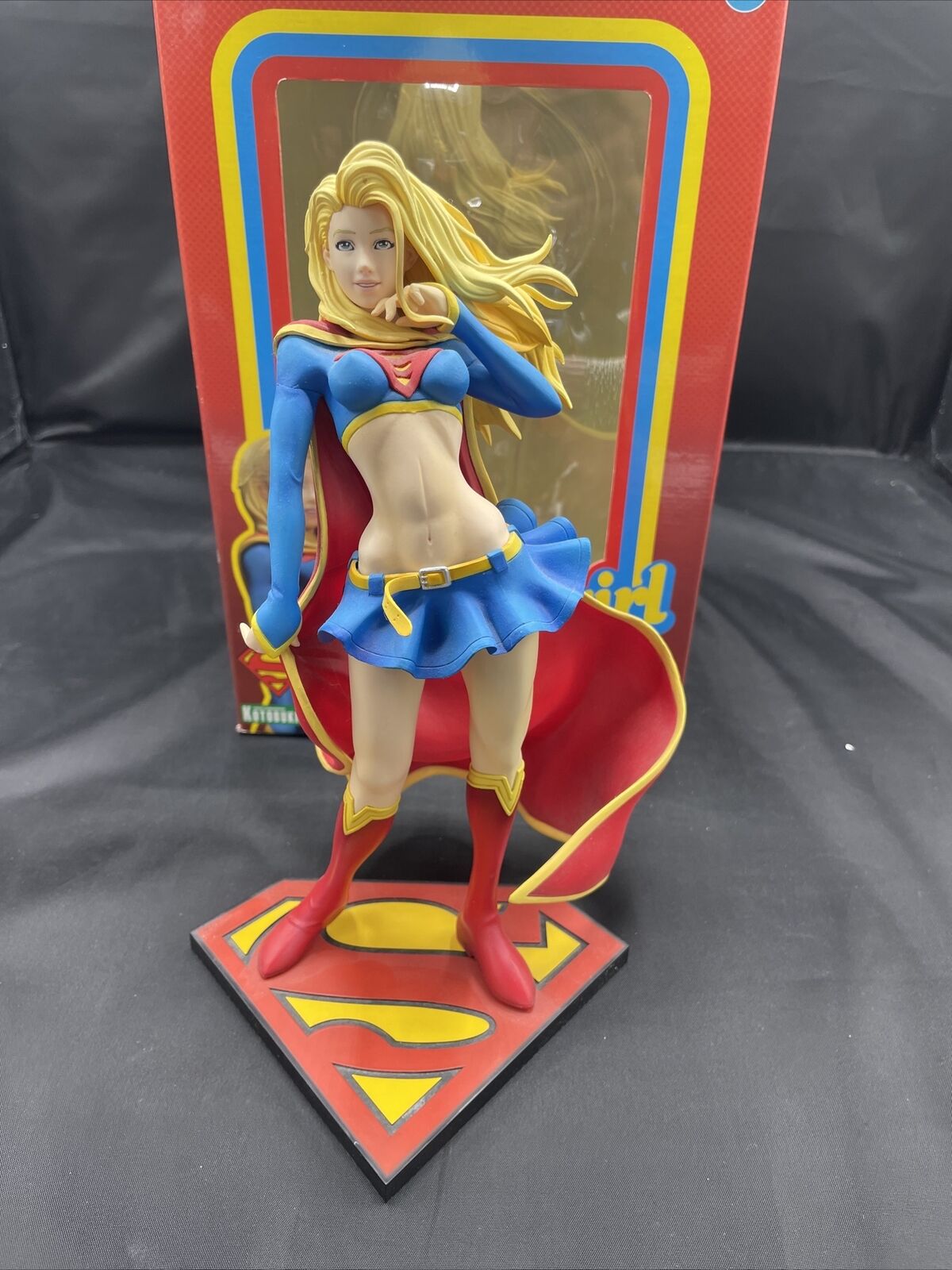 Kotobuykiya Supergirl ArtFX vinyl statue/Figure