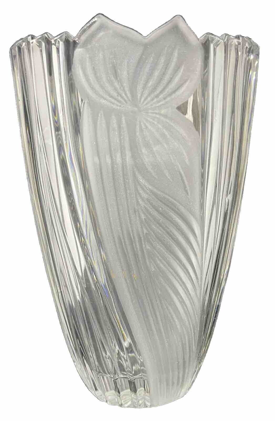ANNE HUTTE LEAD CRYSTAL SWIRL FROSTED VASE IRIS ON BOTHS SIDES SAWTOOTH RIM