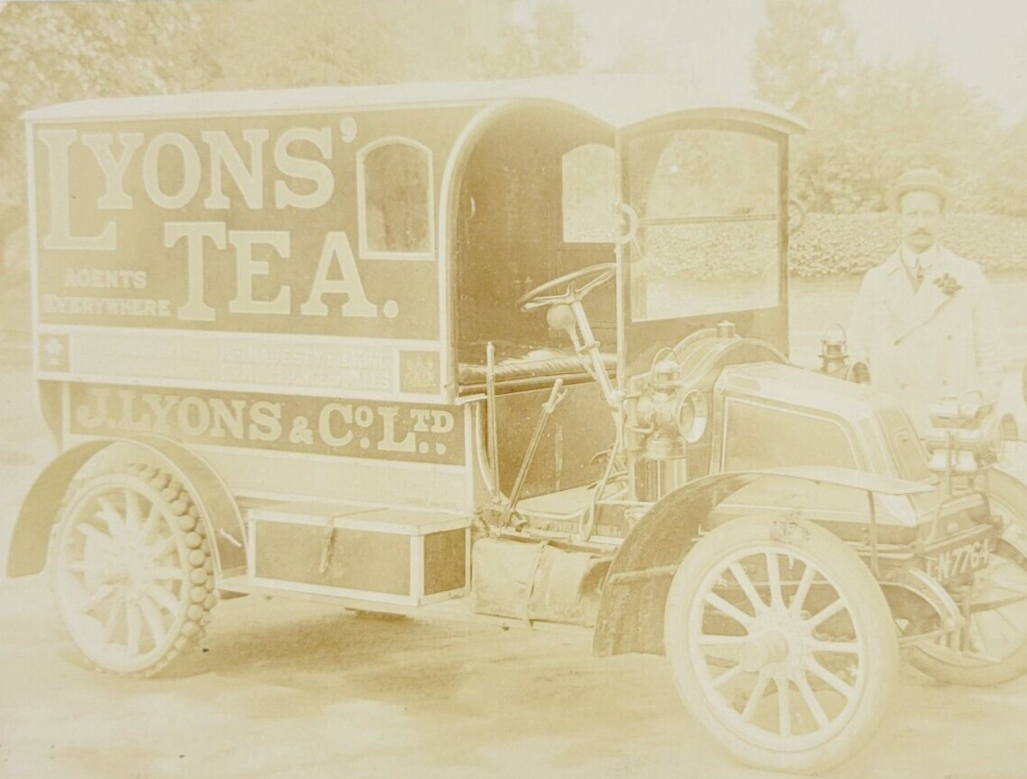 Rare c1910 Postcard Lyons Tea Advertisement Delivery Truck London England UK