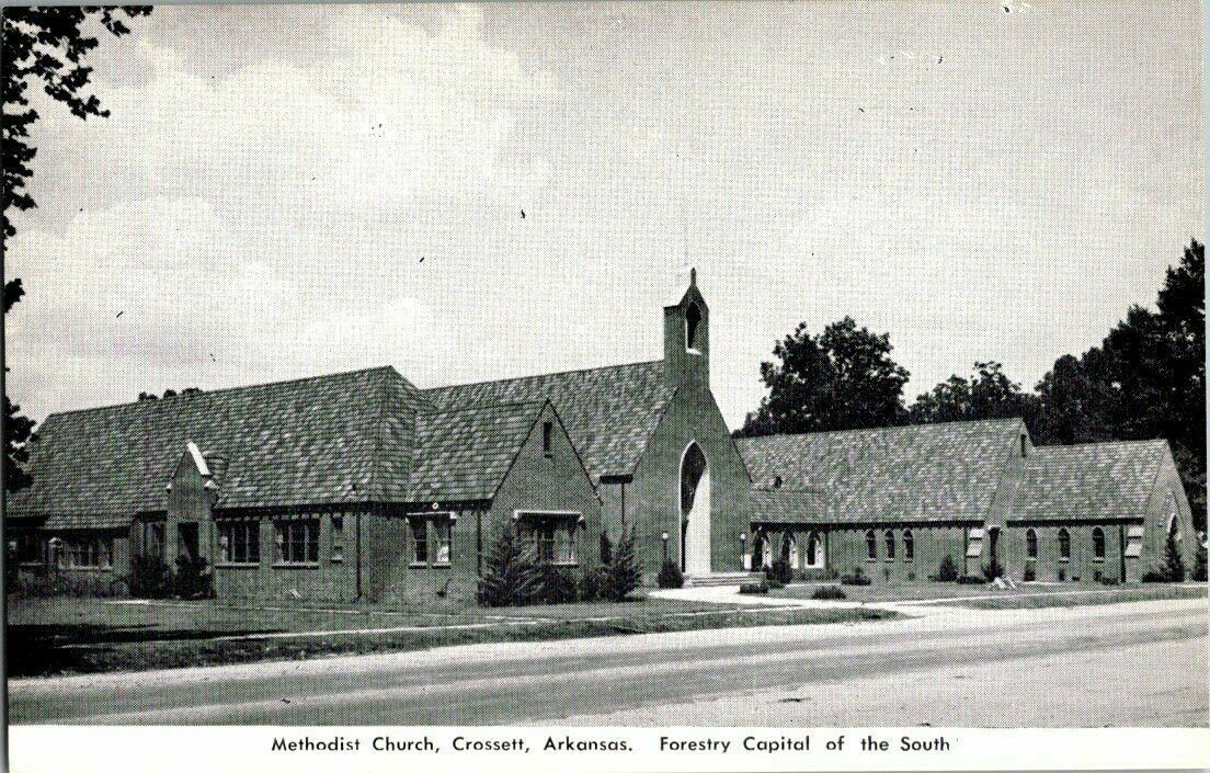 1950\'S. CROSSETT METHODIST CHURCH. CROSSETT ARK. POSTCARD DD9