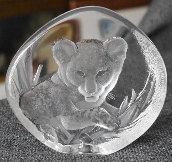SWEDISH MATS JONASSON SIGNED INTAGLIO ETCHED SNOW LEOPARD SCULPTURE PAPERWEIGHT