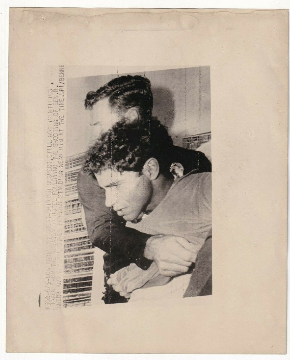 NOT IDENTIFY SWEAT SHIRTED SEN ROBERT KENNEDY SHOOTING SUSPECT 1968 Photo Y 283