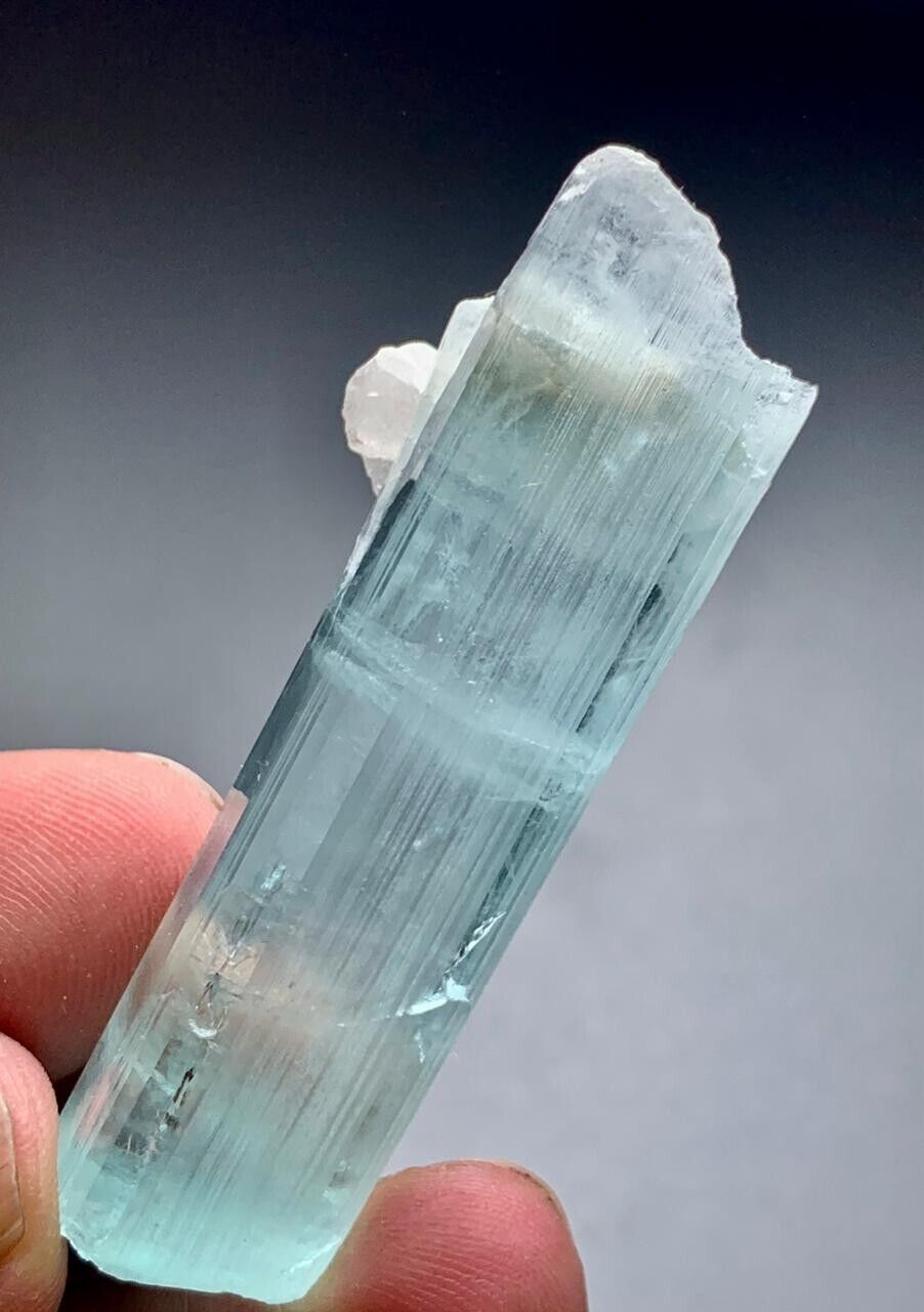140 Carat beautiful terminated aquamarine crystal from Pakistan