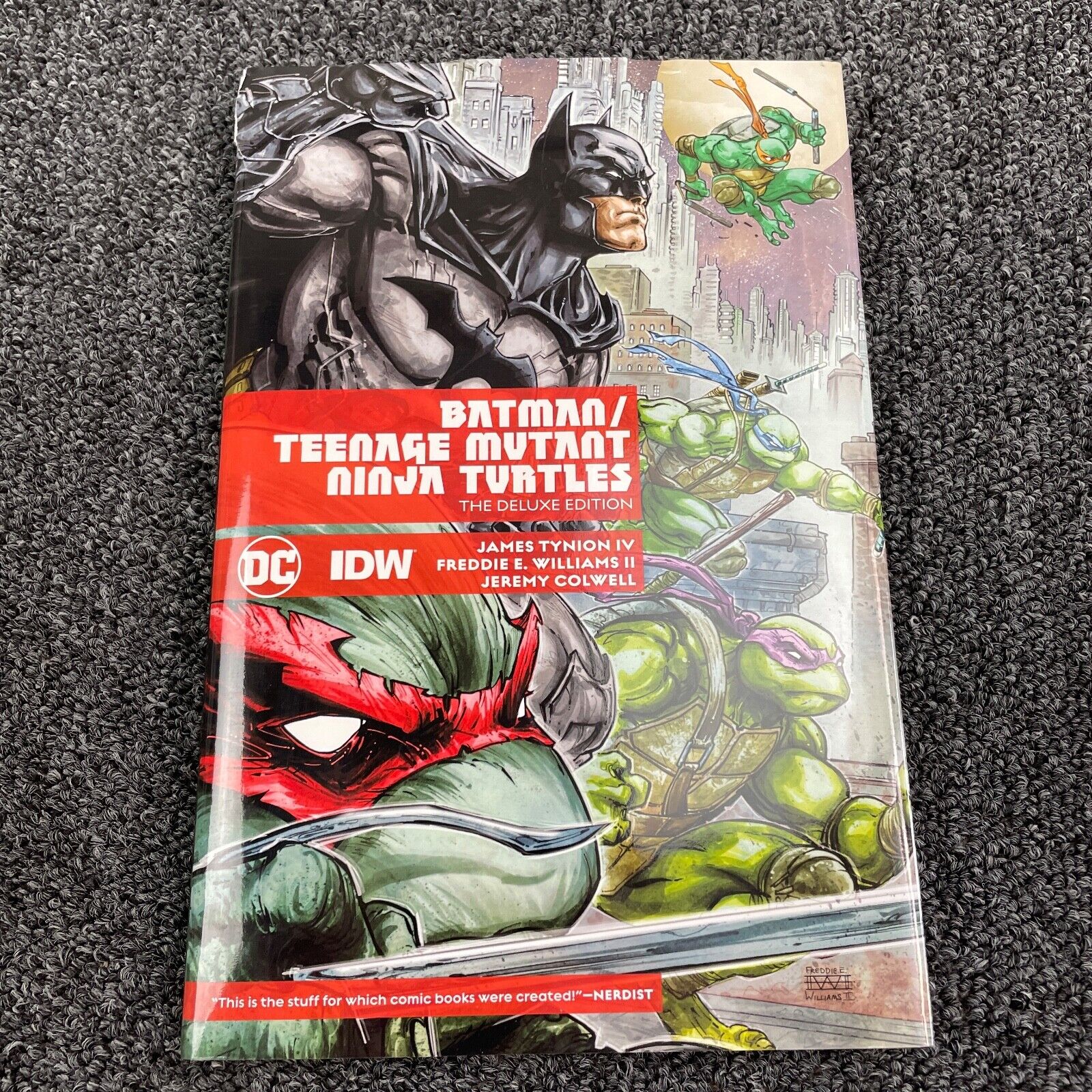 Batman / Teenage Mutant Ninja Turtles: The Deluxe Edition DC Comics Novel