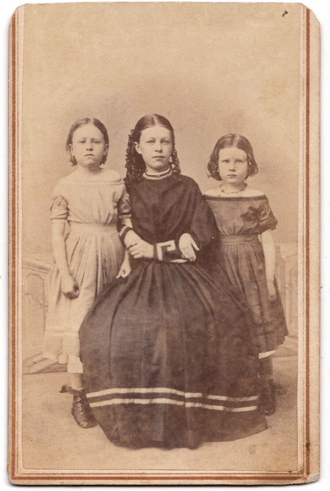 ANTIQUE CDV CIRCA 1860s THREE YOUNG SISTERS CIVIL WAR ERA MITCHELL ST. JOSEPH MO