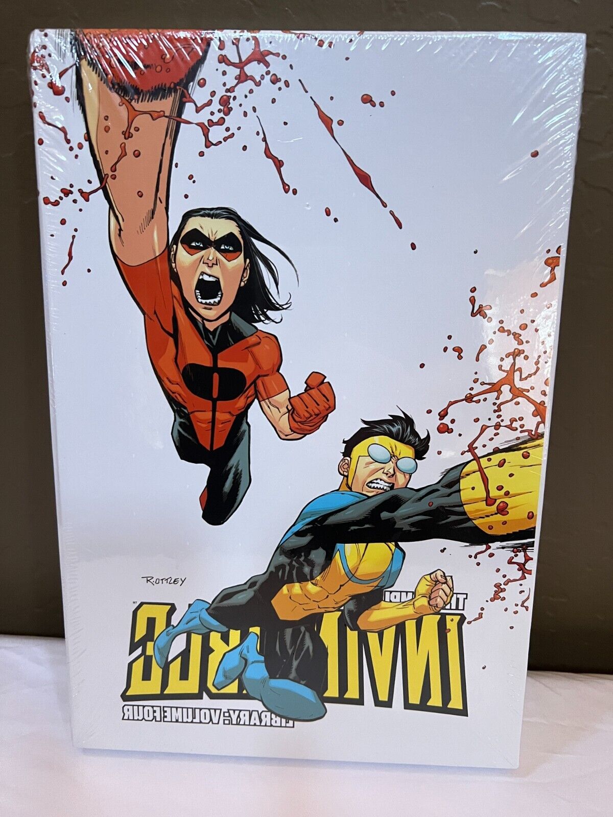 INVINCIBLE THE COMPLETE LIBRARY VOLUME 4 HARDCOVER SIGNED & NUMBERED EDITION 300