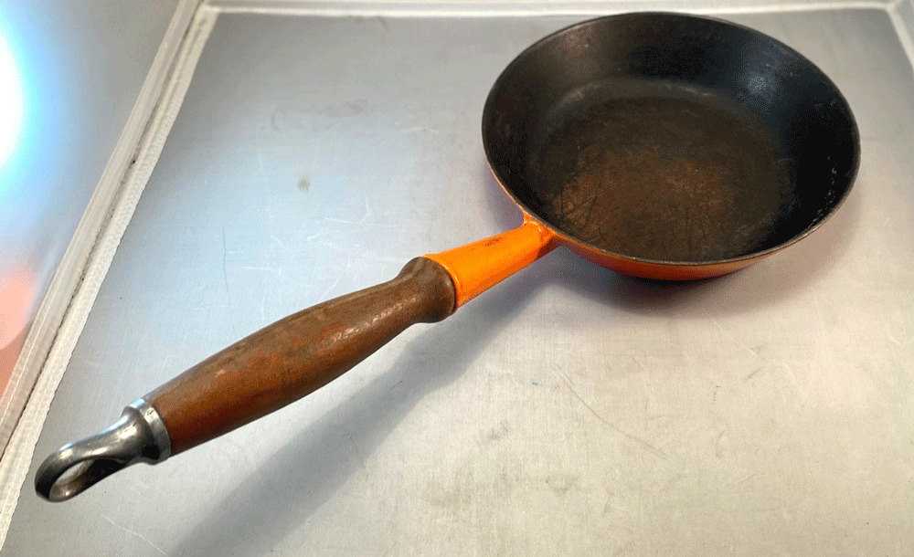 LE CREUSET #20 Orange Cast Iron and Wood Handle Skillet. Rare 11 Inch Handle