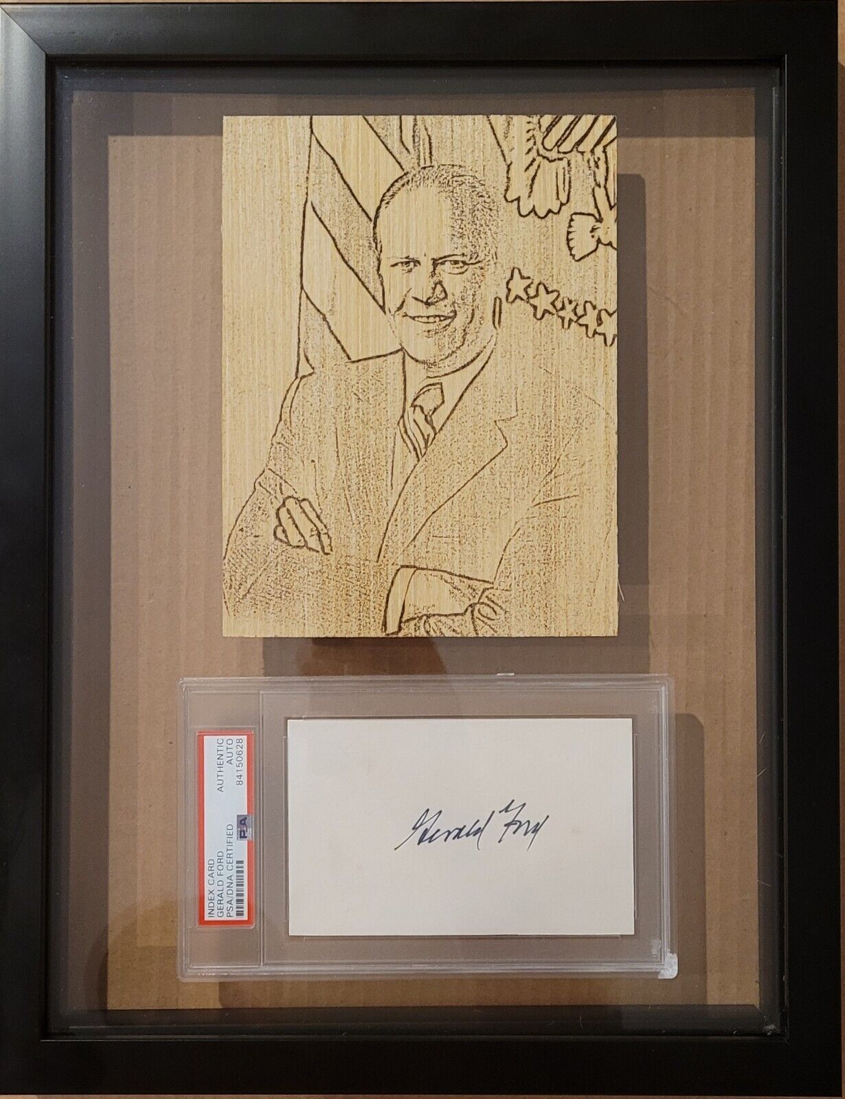 GERALD FORD PRESIDENT SIGNED PSA / DNA AUTOGRAPH FRAMED WITH WOOD ENGRAVING