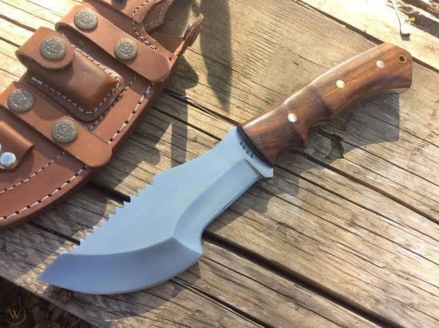 FANTASTIC CUSTOM HANDMADE 12 INCHES LONG IN HIGH CARBON STEEL  HUNTING TRACKER 