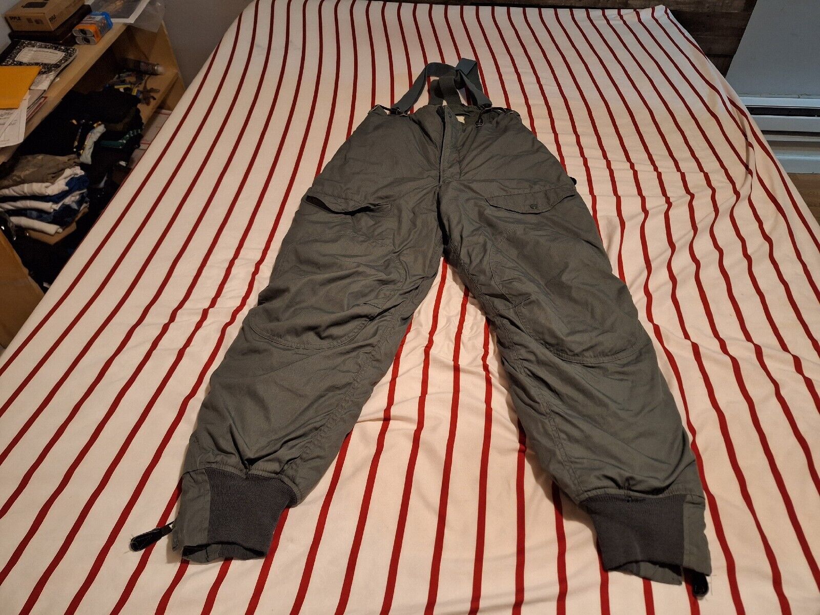 U.S. Air Force Extreme Cold Weather Trousers Type F-1B Color Grey Size 32 Used