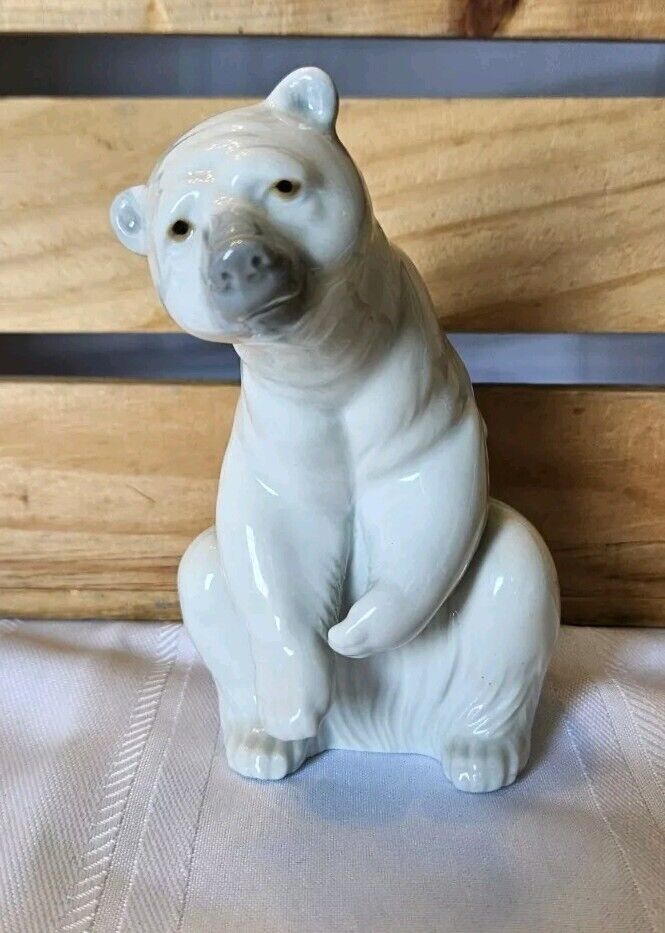 Lladro Made In Spain Resting Polar Bear Figurine 1208 5\