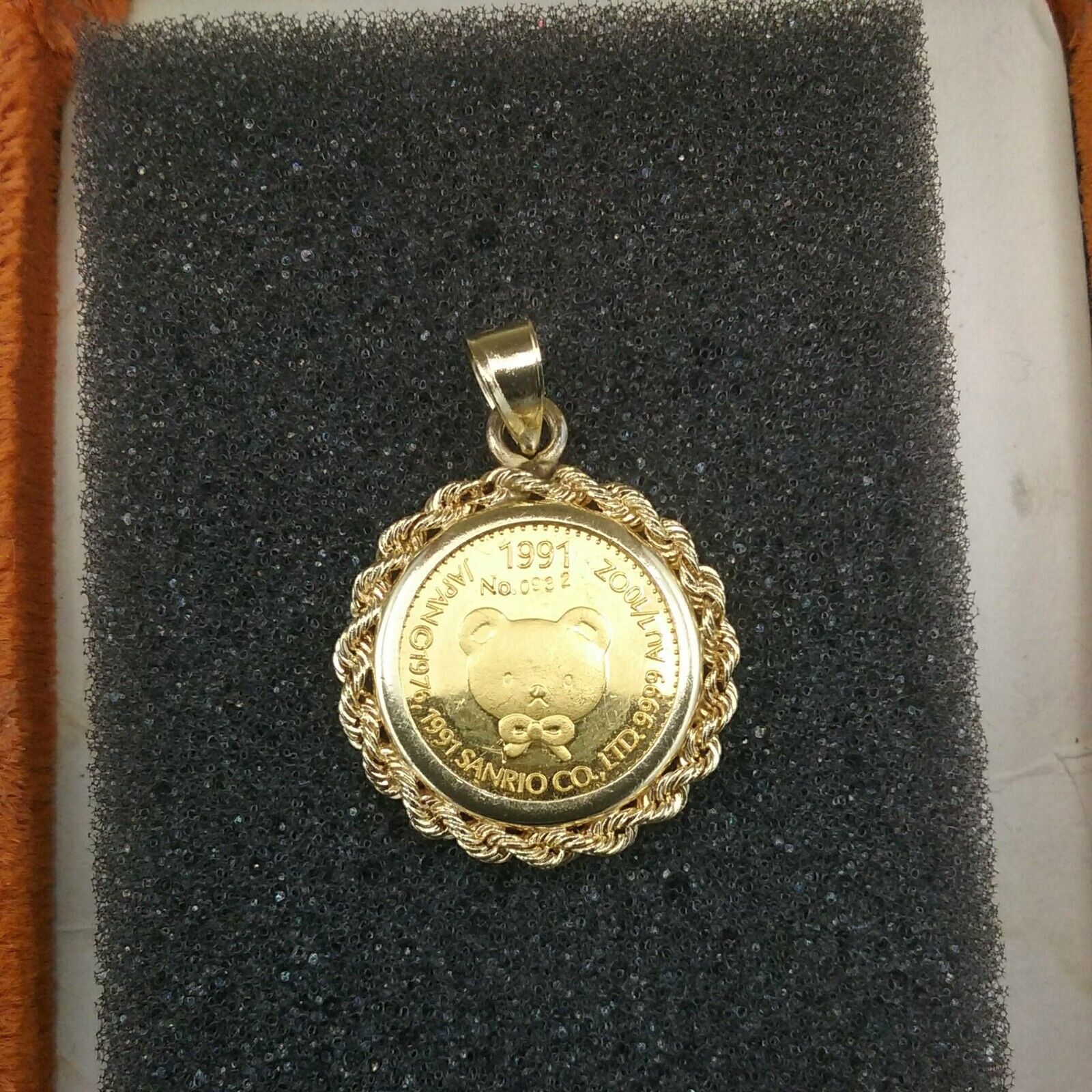 RARE Hello Kitty 1991 Sanrio Japan 1/10 Oz Gold Coin W/14k Gold Pendant Case