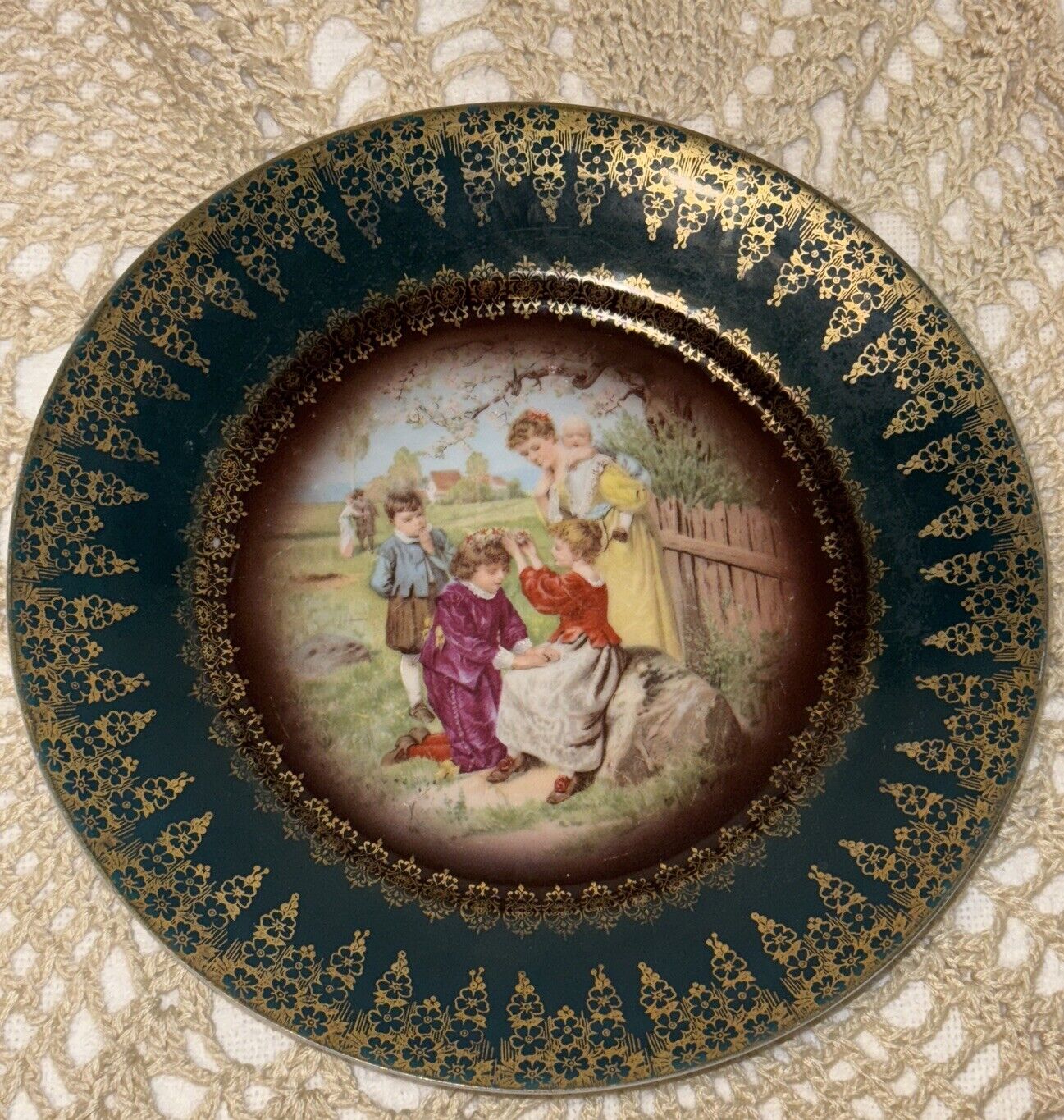 Antique Royal Vienna Country Mom & Children Portrait Hand Painted Plate Beehive