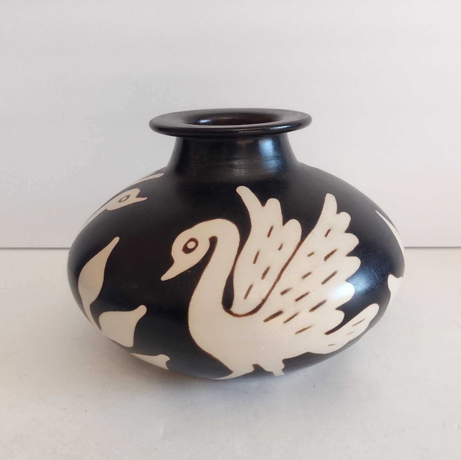 Peru Ceramic Chulucanas 5.5”H Black & Cream Bird Art Vase Signed Marcelo Prado