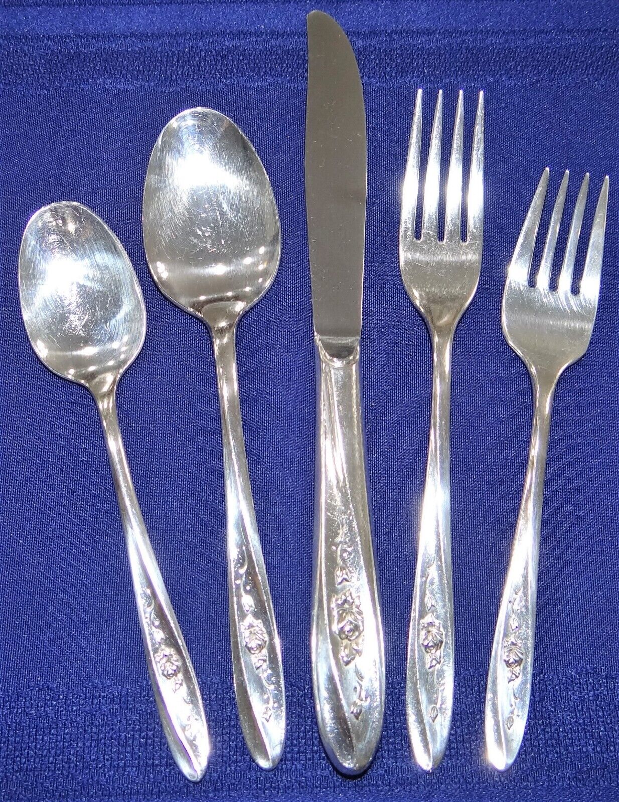 IS Wm Rogers LOVELY ROSE Silverplate Flatware 76 Pc Set Service for 12 & Serving