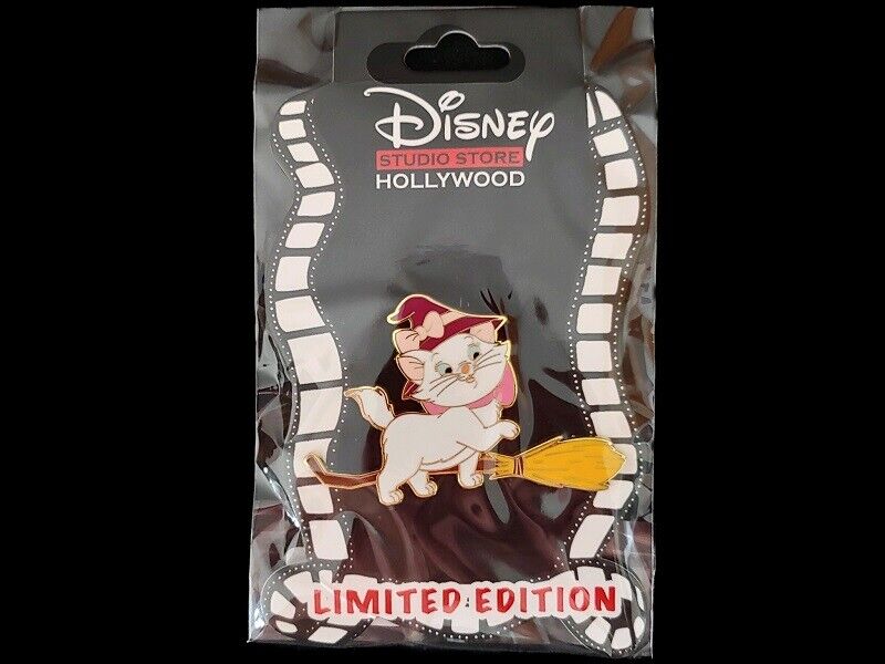 Disney Pin DSSH - Cats on Brooms - as Halloween Witch - Marie LE300 #130496