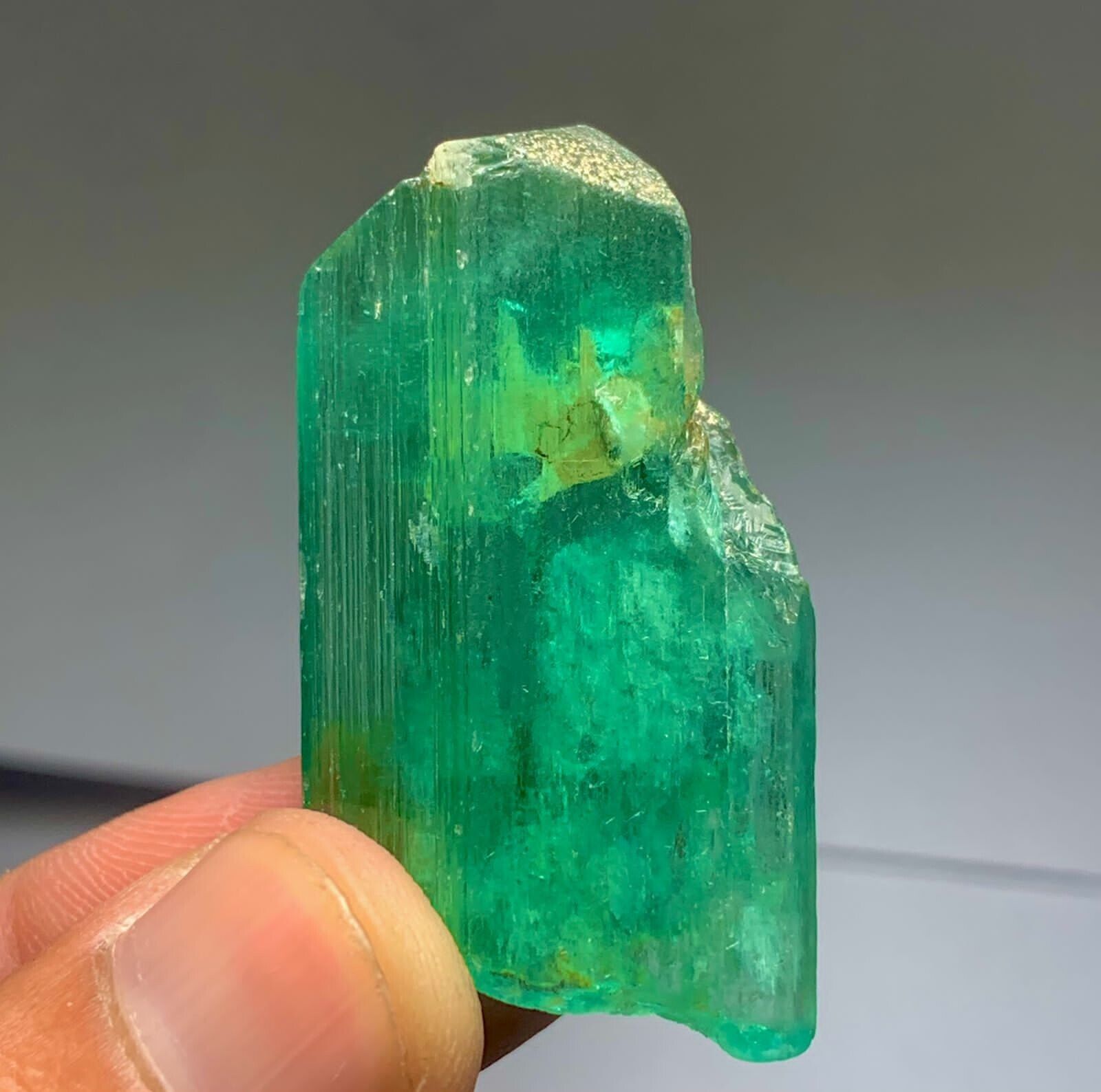 105 Cts Top Quality Green kunzite crystal specimens from afghanistan