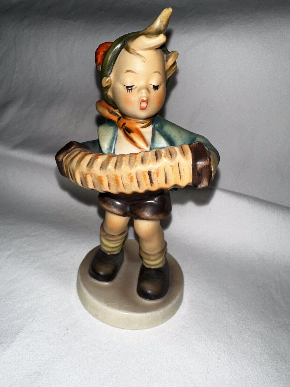 Vintage HUMMEL GOEBEL Figurine #185 \