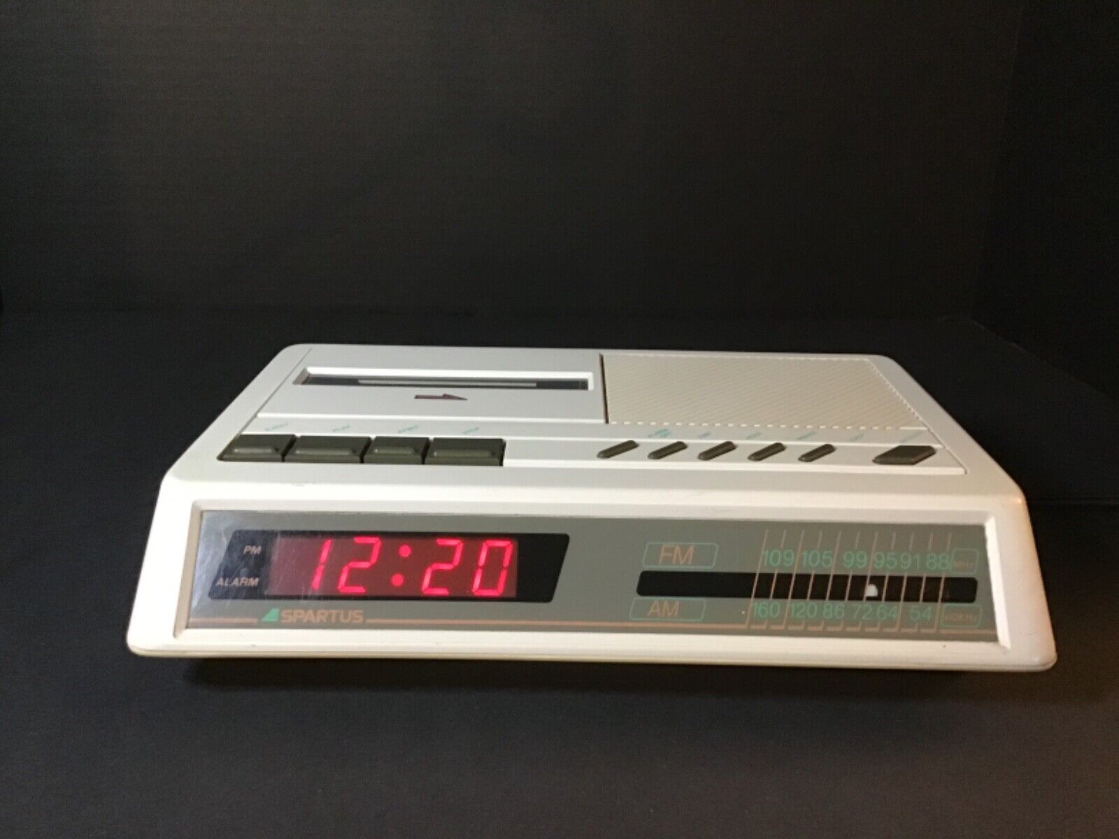 vtg 80s/90s Spartus alarm clock w/radio & cassette player white/pink/aqua
