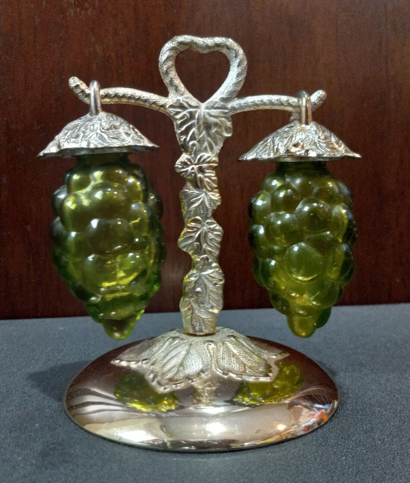 Vintage Green Glass Grape Salt & Pepper Shaker Hanging Cluster 1960s Metal Stand