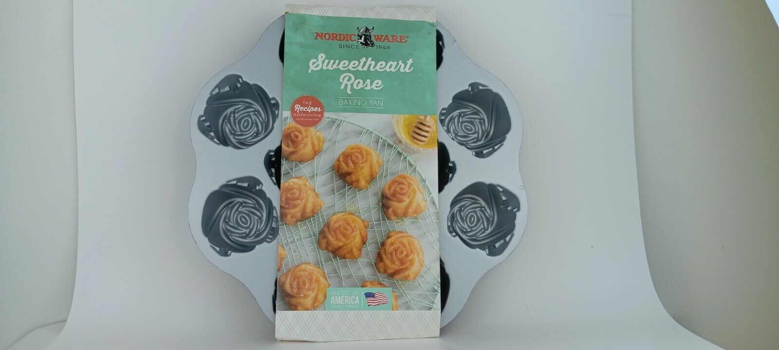 New (Ripped Package) Nordic Ware Sweetheart Rose Bundt Cake Baking Pan 