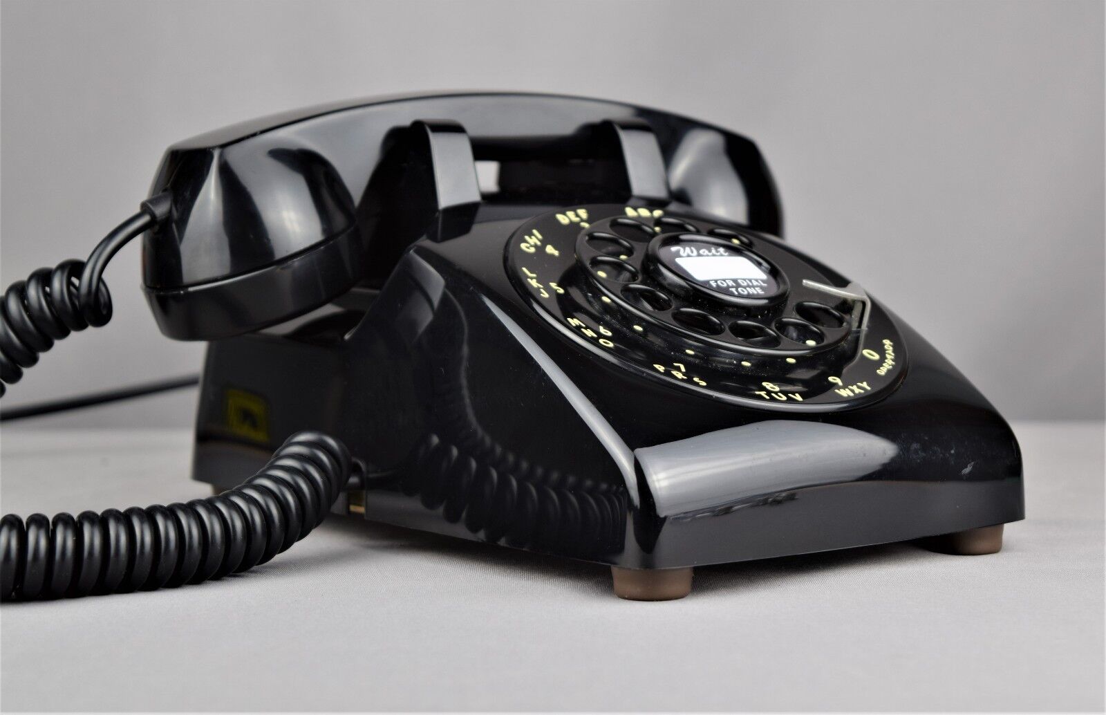 Refurbished Vintage Antique Telephone Model 500 - Metal Finger Wheel - 21734