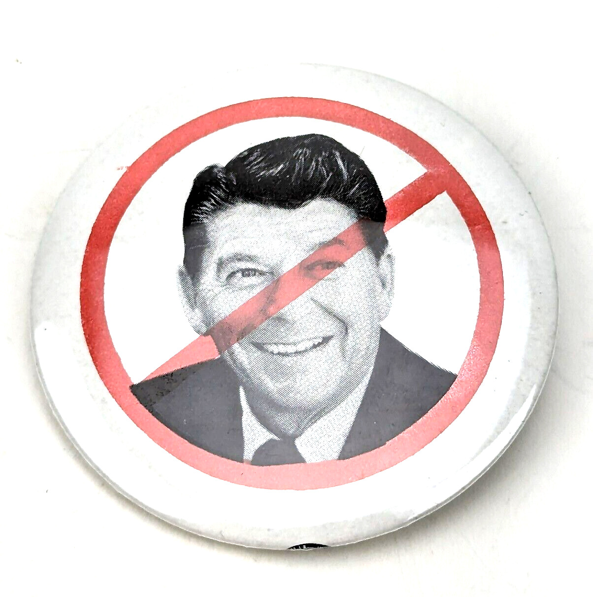 Vintage Brown Button Co. IA No Null Anti Ronald Reagan Protest Pinback Badge #B4