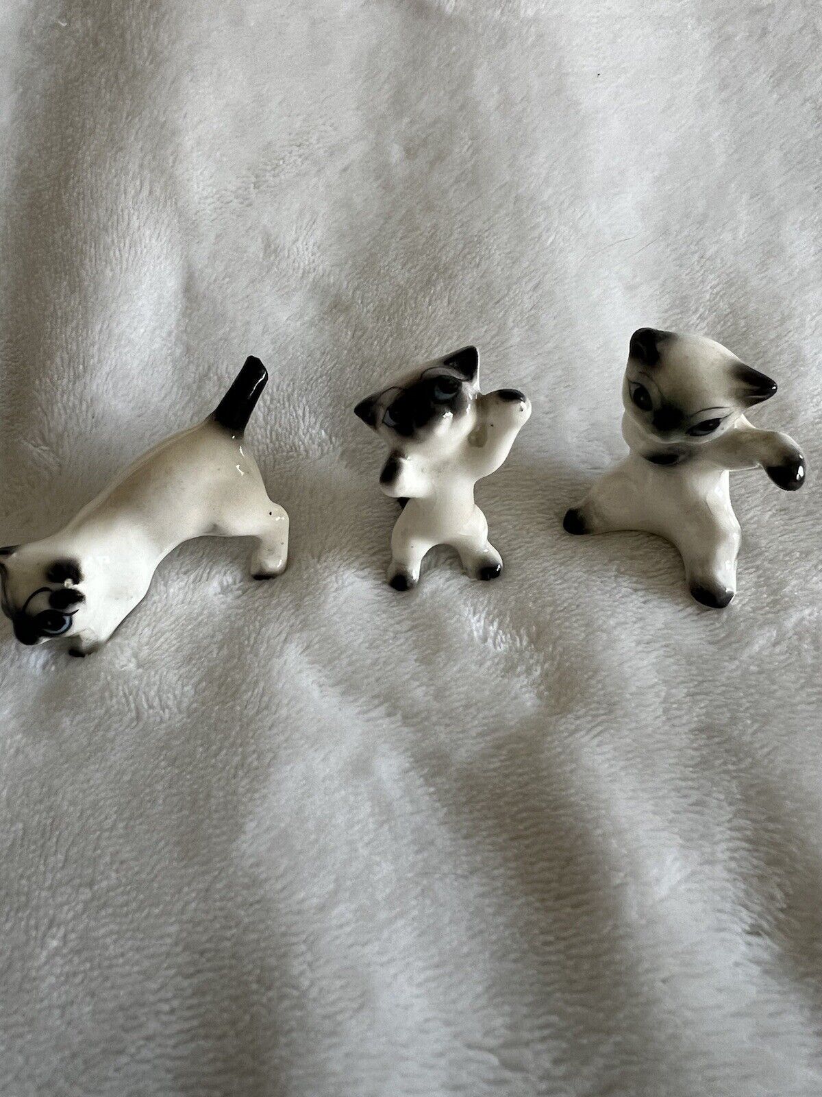 3 Hagen Renaker Mini Siamese Cat Kittens Playing Playful Figurine